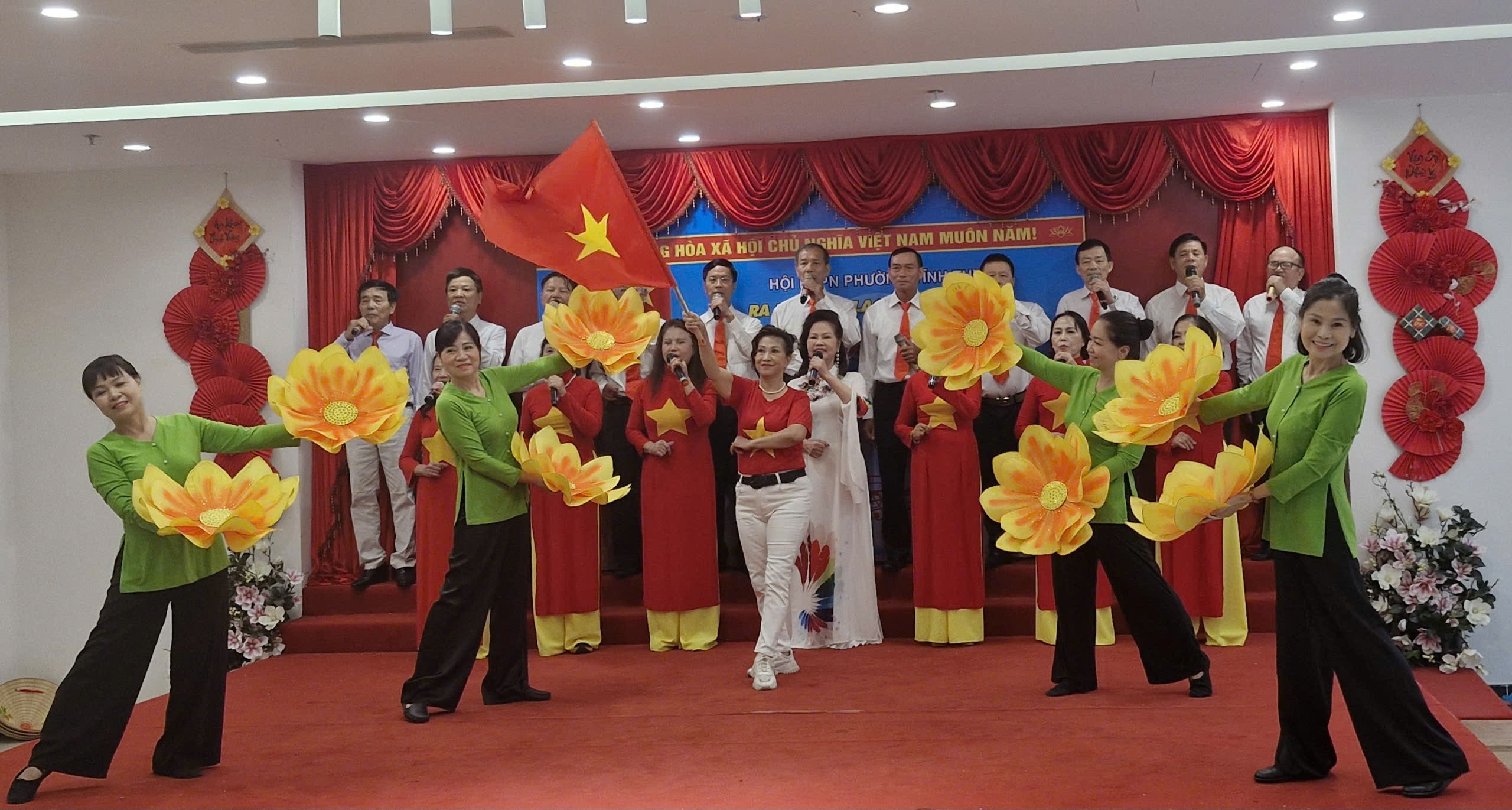 Ra mắt Câu lạc bộ Văn nghệ - Hội Liên hiệp Phụ nữ phường Vĩnh Tuy - ảnh 6