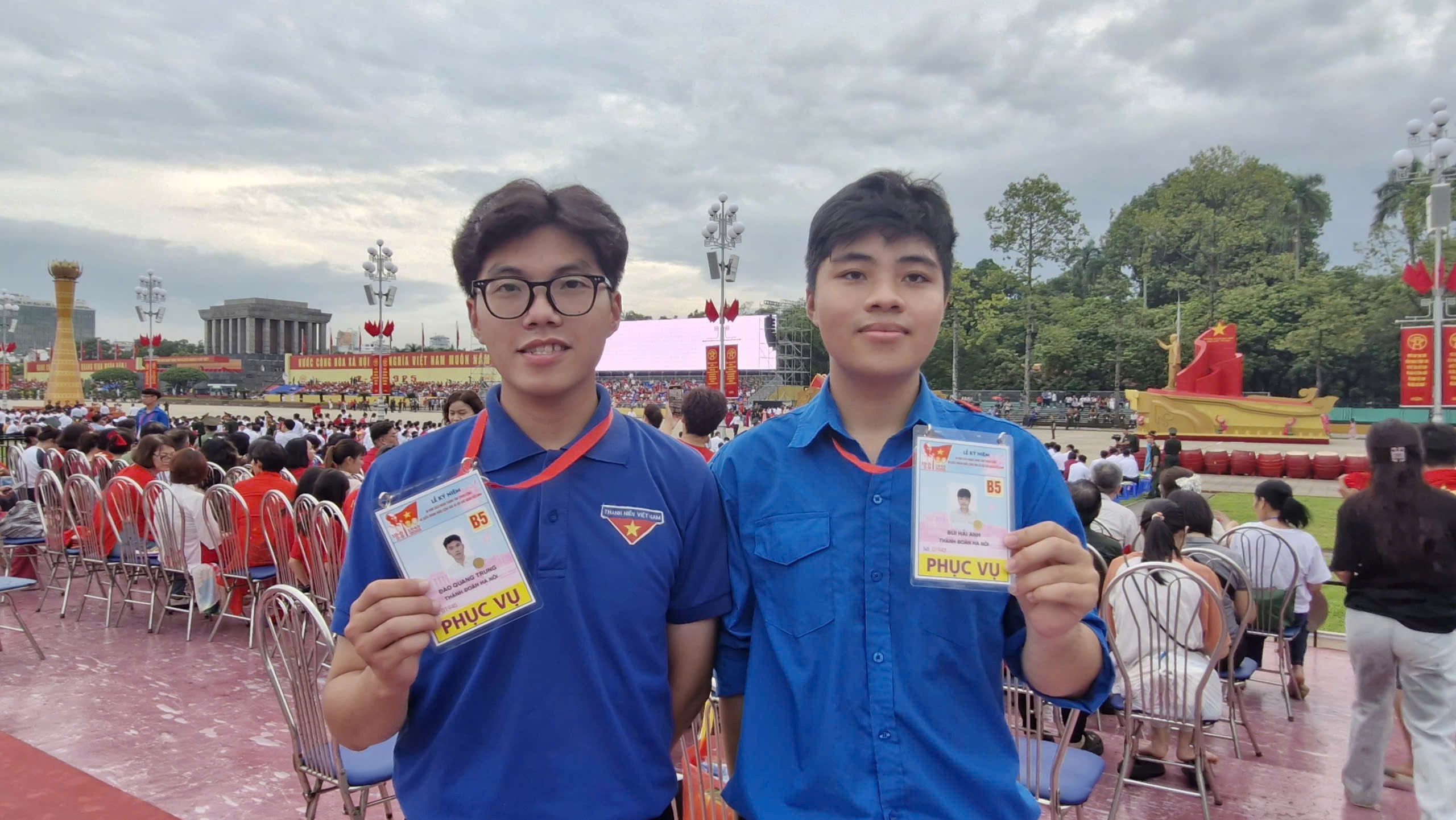Nhân dân phấn khởi xem buổi sơ duyệt diễu binh, diễu hành tại Quảng Trường Ba Đình - ảnh 9