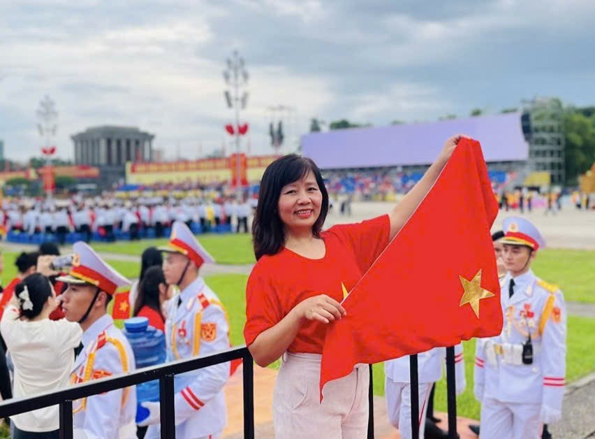 Nhân dân phấn khởi xem buổi sơ duyệt diễu binh, diễu hành tại Quảng Trường Ba Đình - ảnh 6