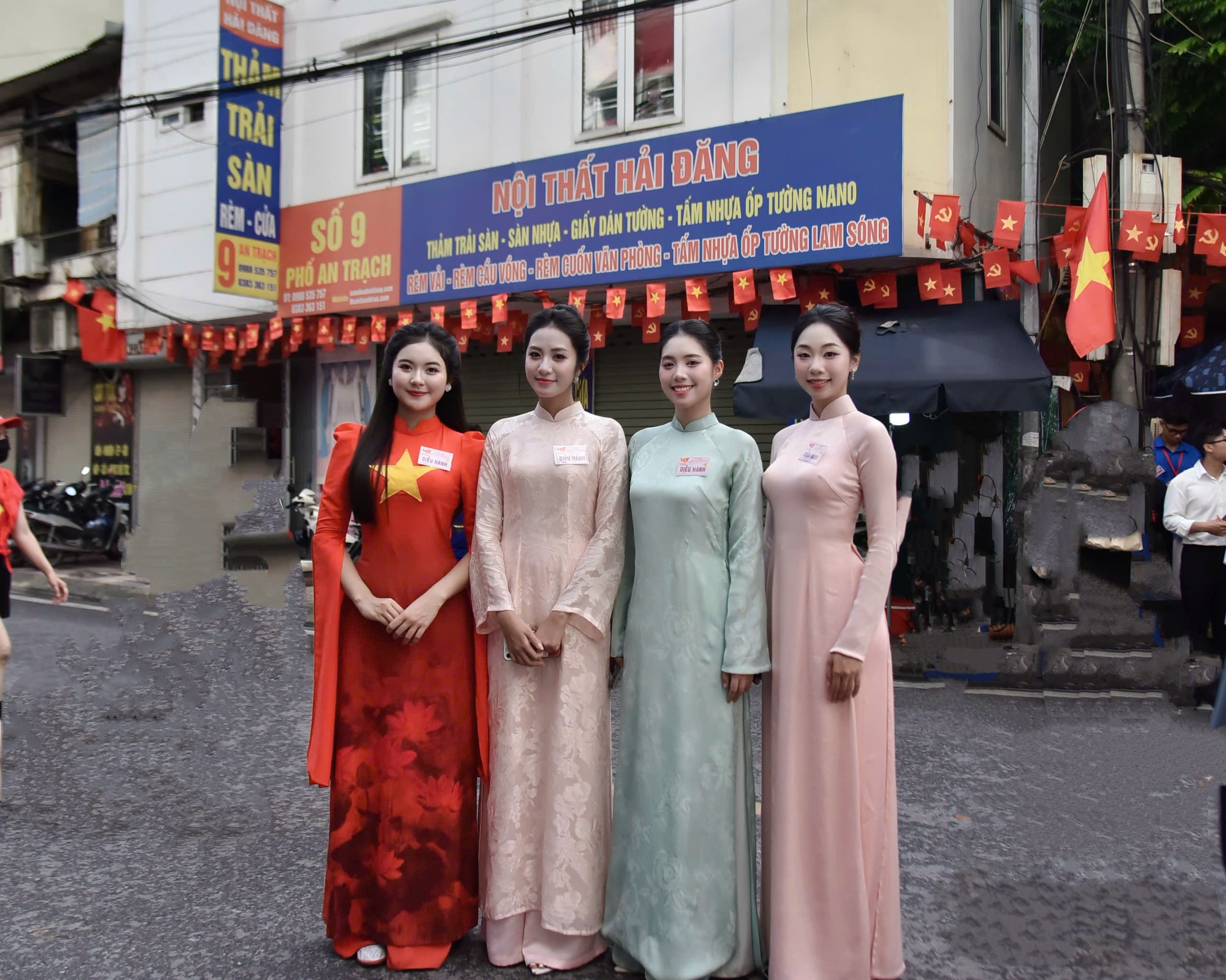 Áo dài truyền thống đồng hành cùng MV “Đất Nước Trọn Niềm Vui” - ảnh 7