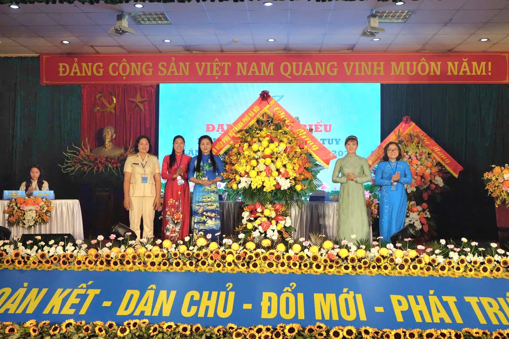 Đại hội đại biểu Phụ nữ phường Vĩnh Tuy lần thứ I: Đoàn kết - Dân chủ - Đổi mới - Phát triển - ảnh 1
