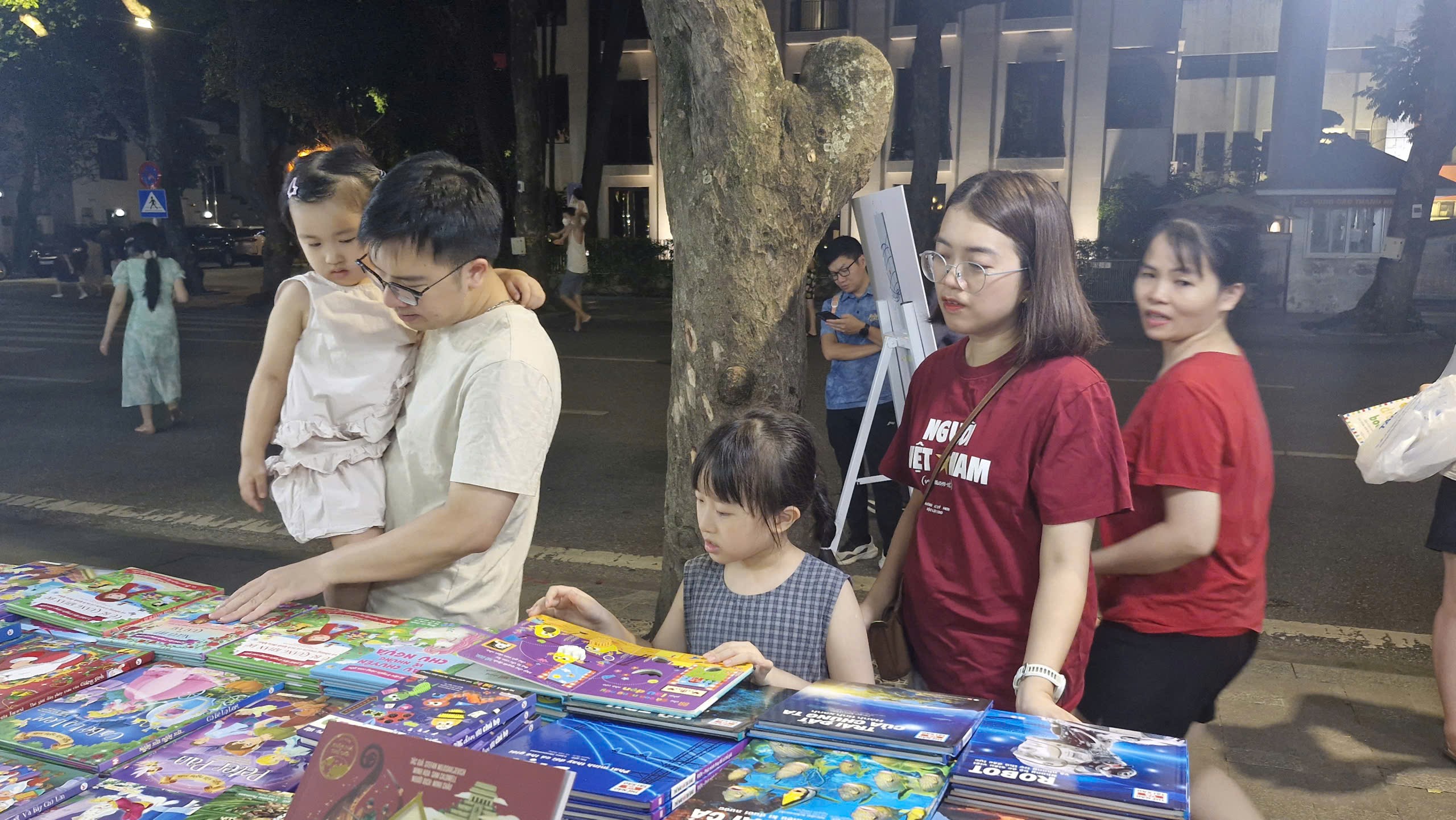 Khai mạc Hội sách Hà Nội lần thứ X - năm 2025 “Thăng Long - Hà Nội Khát vọng vươn mình” - ảnh 10