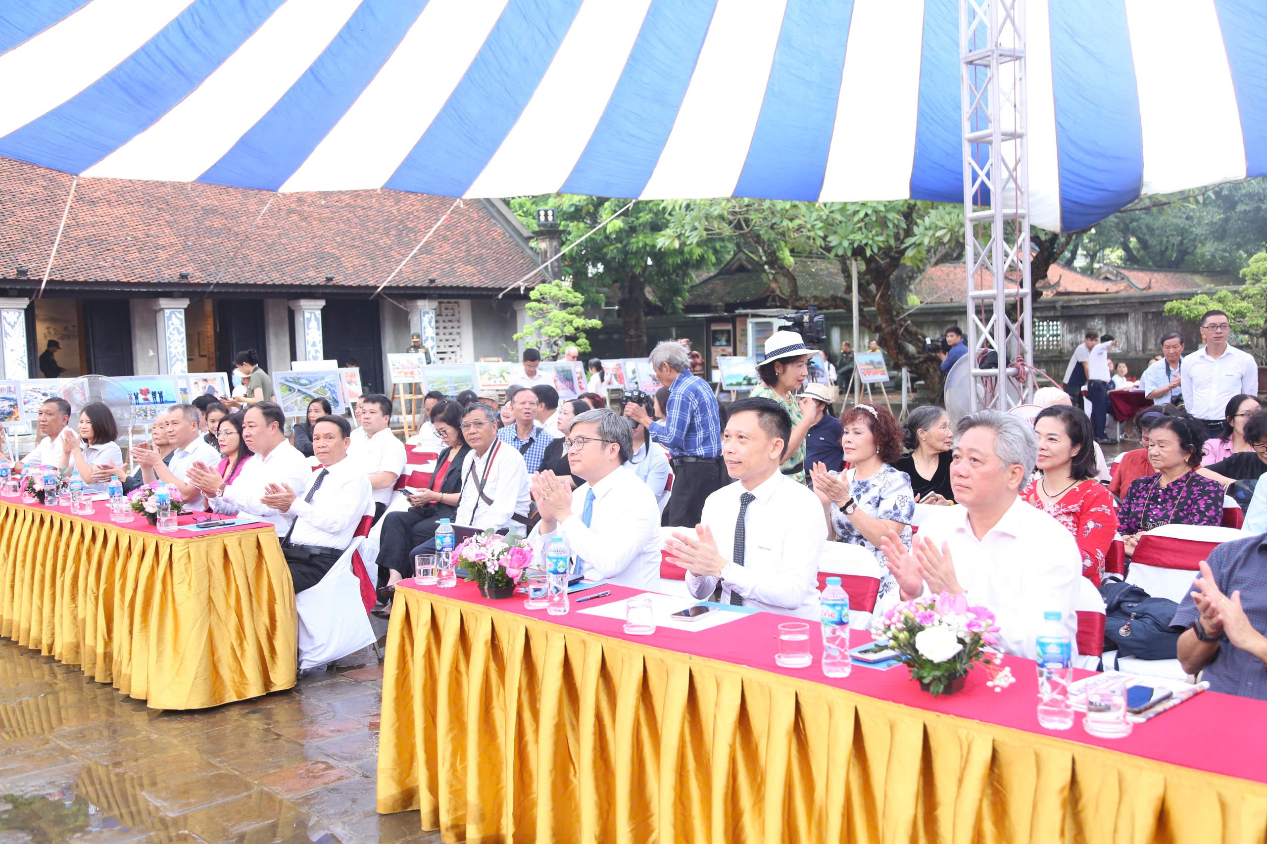 Triển lãm ảnh “Hà Nội trong tôi” 2025: Lan tỏa nét đẹp văn hóa của người Thủ đô - ảnh 1