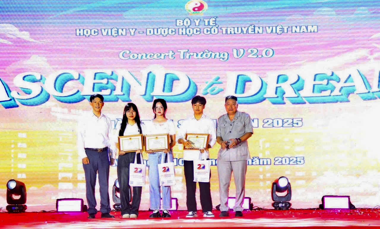 Học viện Y - Dược học cổ truyền Việt Nam chào đón hơn 1.000 tân sinh viên - ảnh 2