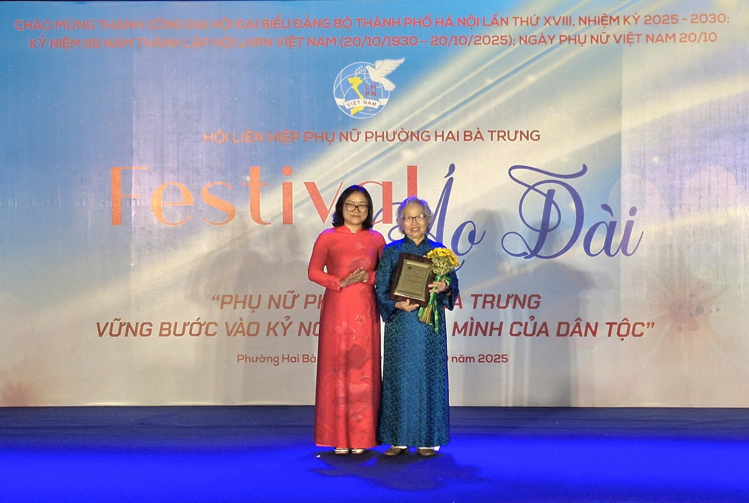 Festival áo dài “Phụ nữ phường Hai Bà Trưng vững bước vào kỷ nguyên vươn mình của dân tộc” - ảnh 4