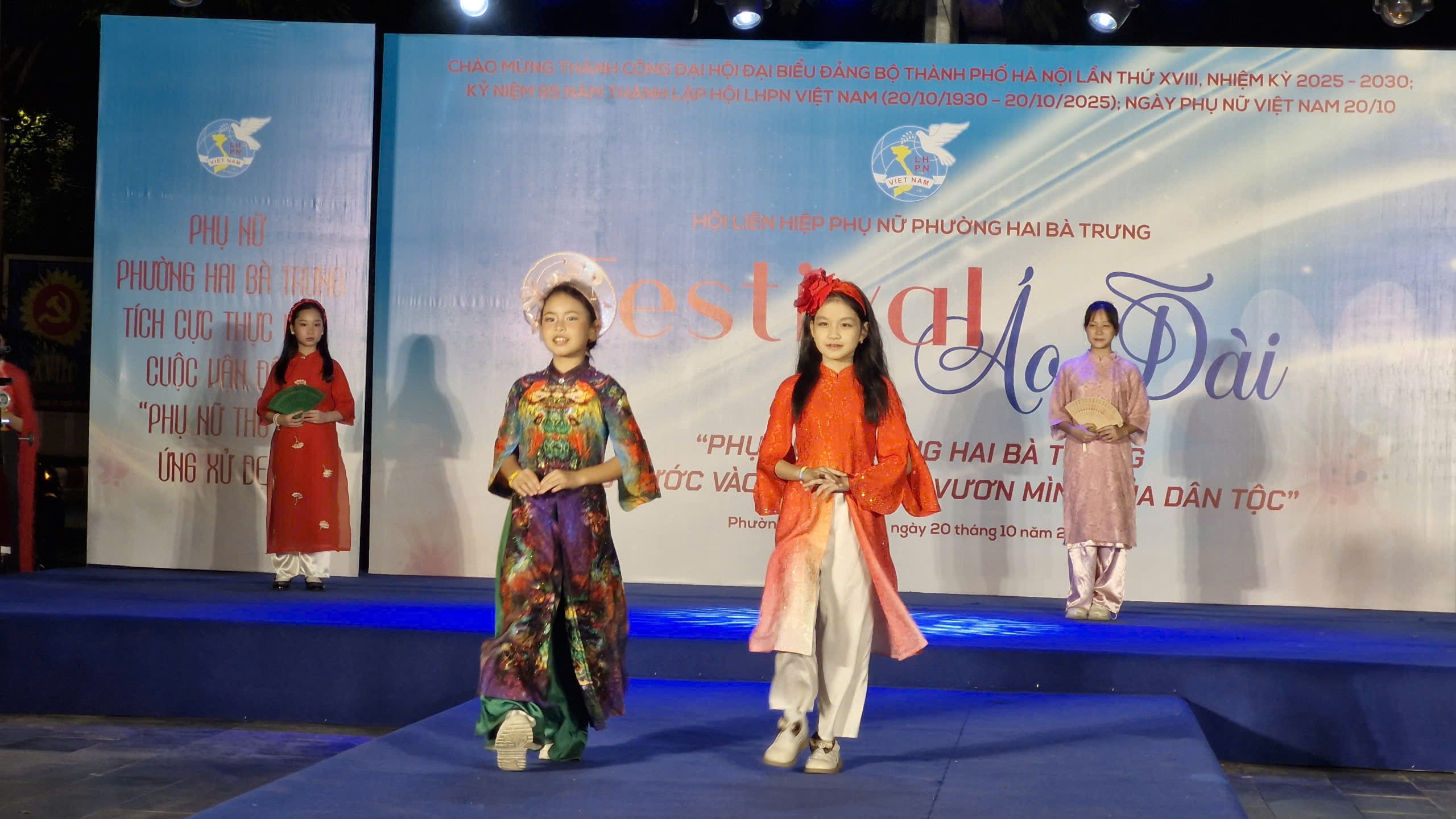 Festival áo dài “Phụ nữ phường Hai Bà Trưng vững bước vào kỷ nguyên vươn mình của dân tộc” - ảnh 12