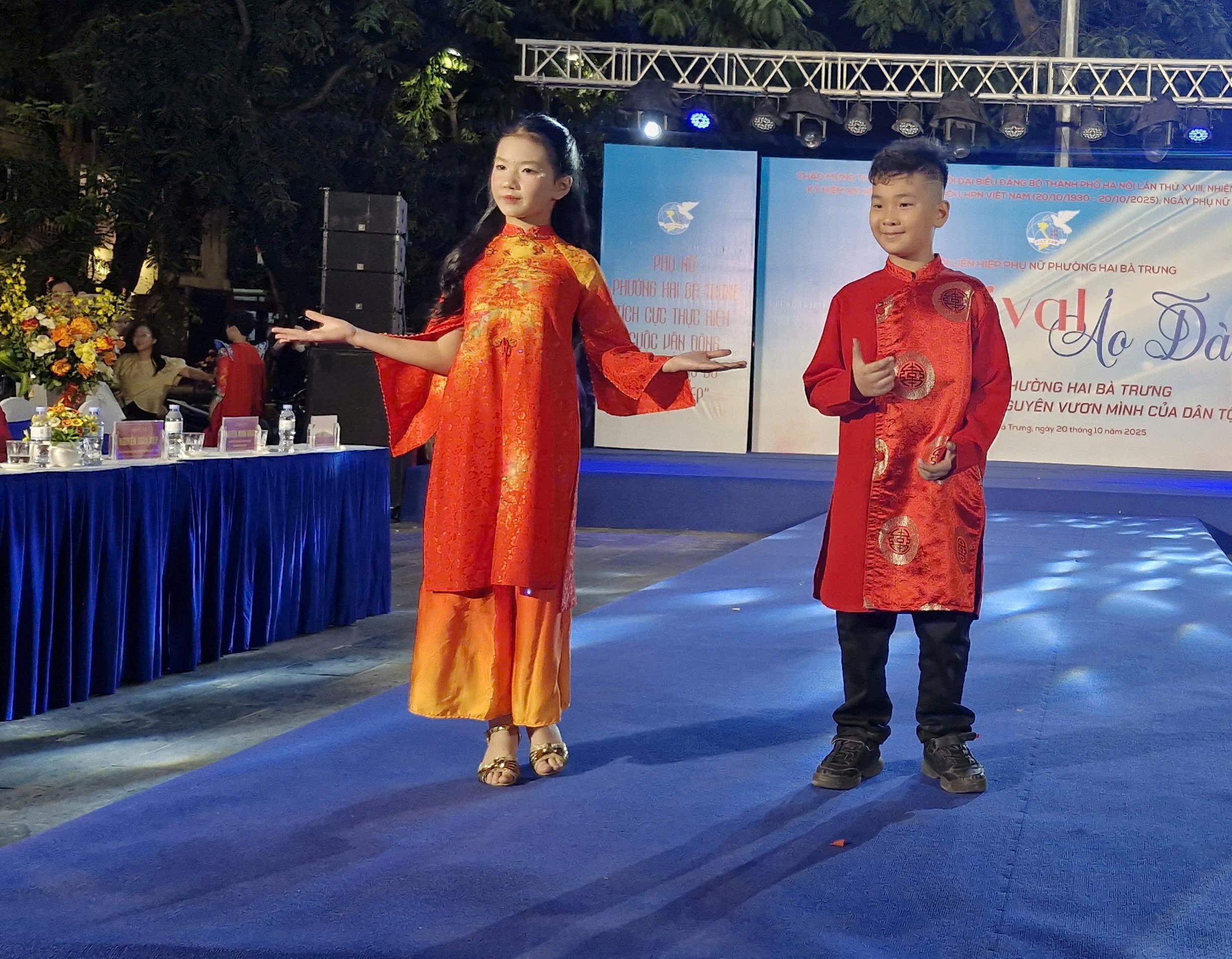 Festival áo dài “Phụ nữ phường Hai Bà Trưng vững bước vào kỷ nguyên vươn mình của dân tộc” - ảnh 13