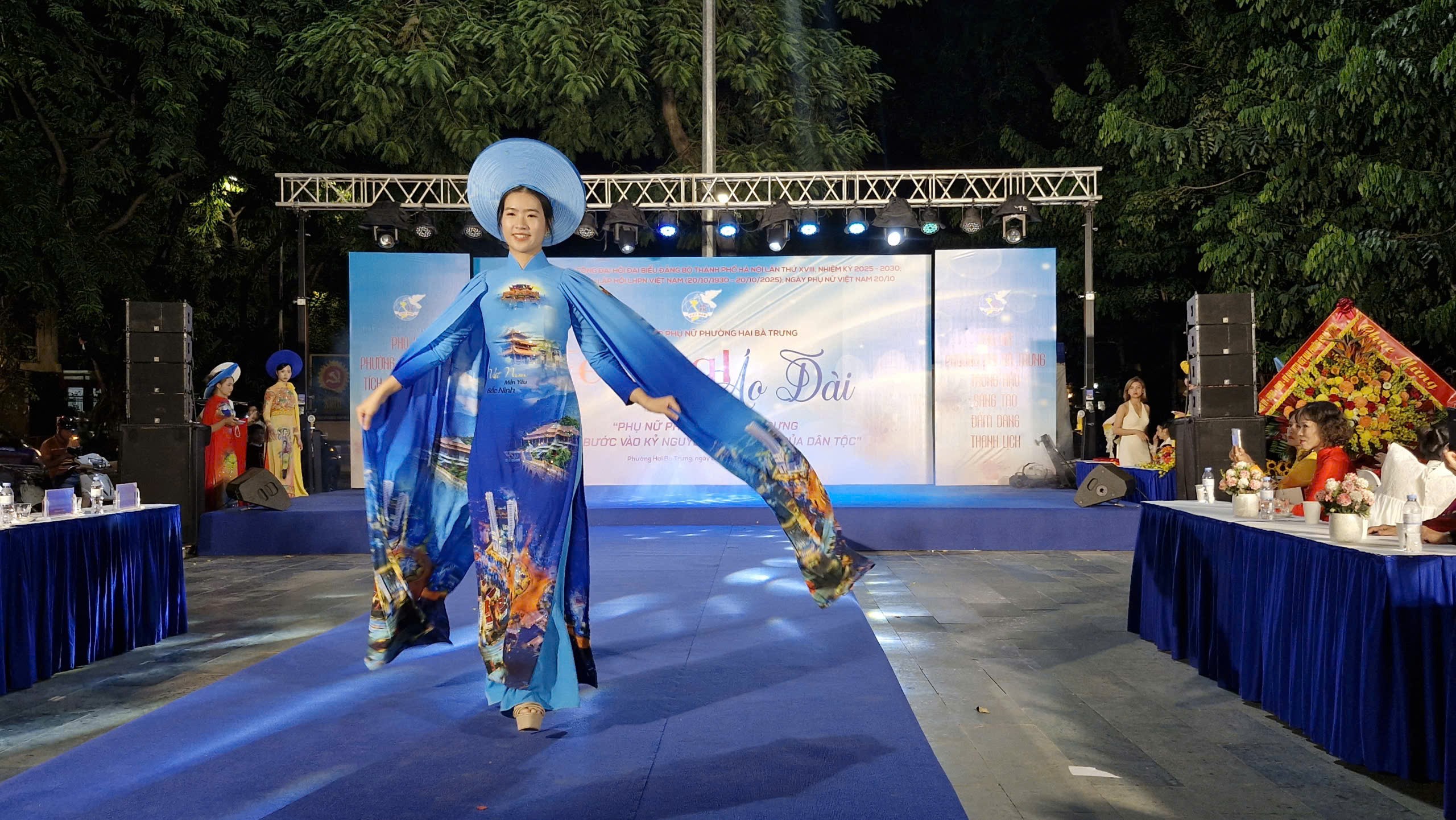 Festival áo dài “Phụ nữ phường Hai Bà Trưng vững bước vào kỷ nguyên vươn mình của dân tộc” - ảnh 7