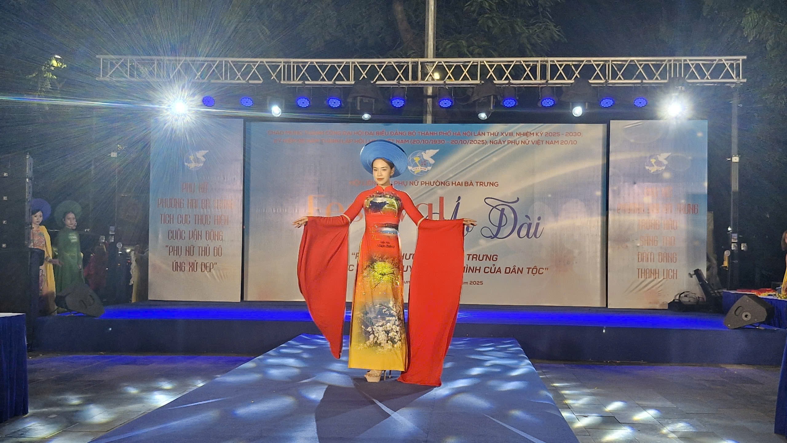 Festival áo dài “Phụ nữ phường Hai Bà Trưng vững bước vào kỷ nguyên vươn mình của dân tộc” - ảnh 9