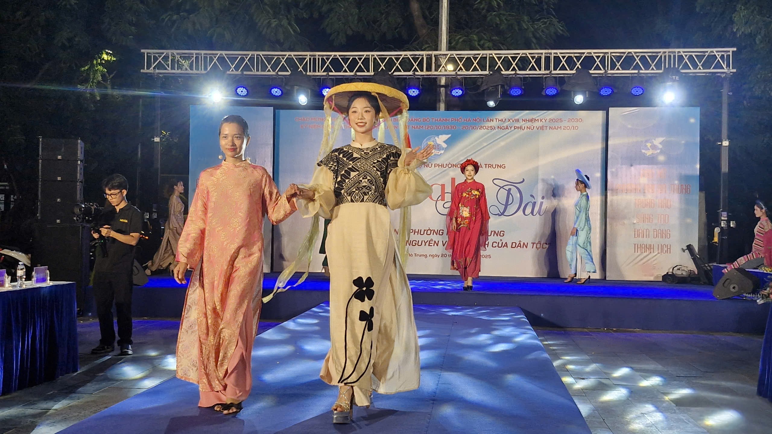 Festival áo dài “Phụ nữ phường Hai Bà Trưng vững bước vào kỷ nguyên vươn mình của dân tộc” - ảnh 10