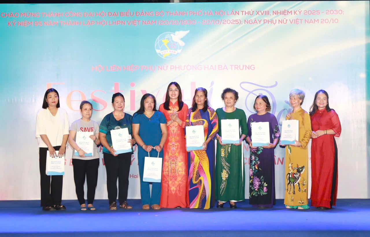 Festival áo dài “Phụ nữ phường Hai Bà Trưng vững bước vào kỷ nguyên vươn mình của dân tộc” - ảnh 6