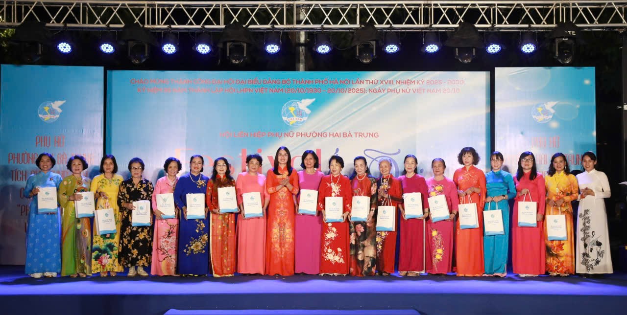Festival áo dài “Phụ nữ phường Hai Bà Trưng vững bước vào kỷ nguyên vươn mình của dân tộc” - ảnh 5