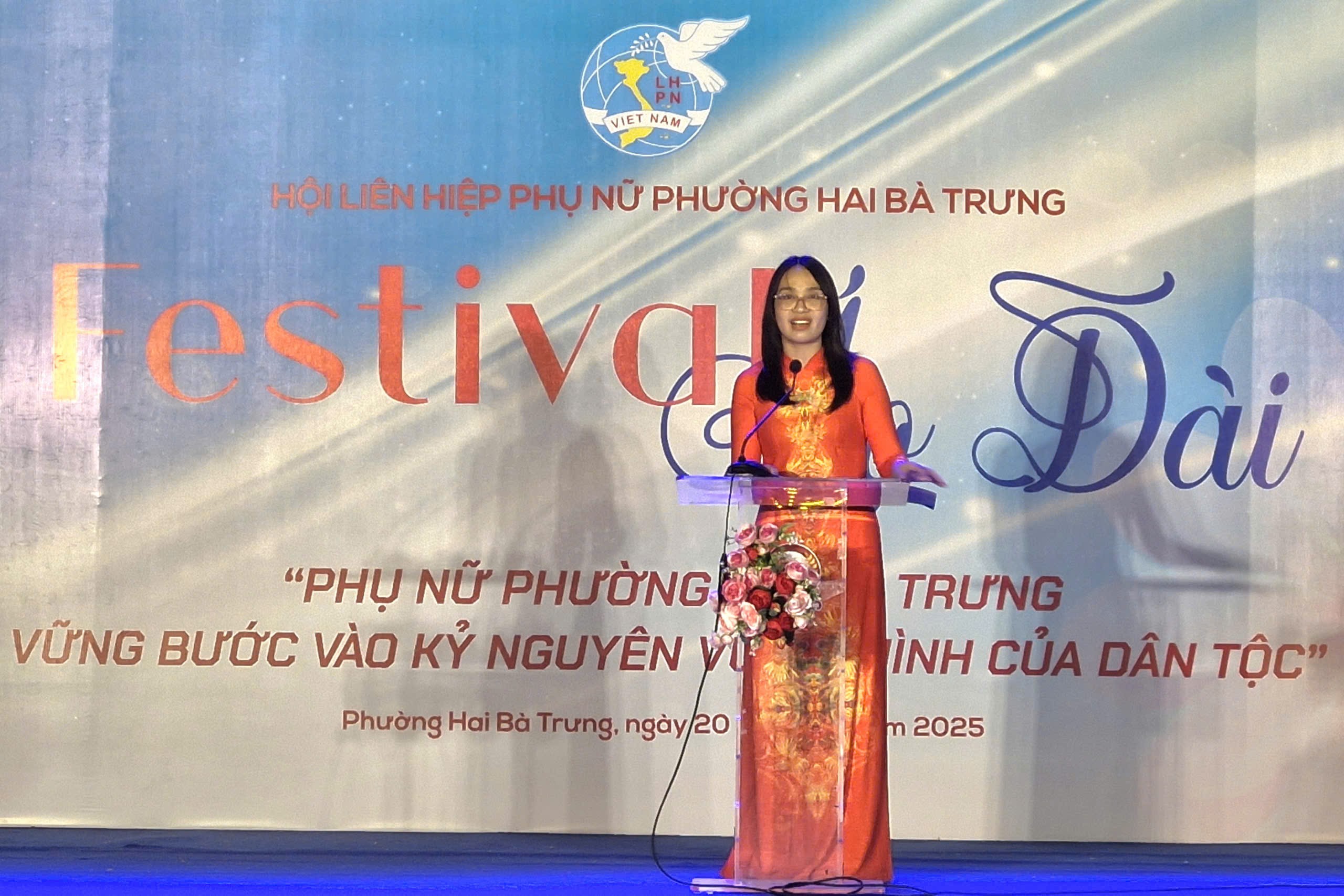 Festival áo dài “Phụ nữ phường Hai Bà Trưng vững bước vào kỷ nguyên vươn mình của dân tộc” - ảnh 2