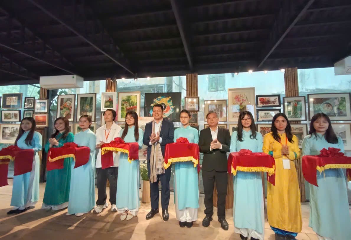 Khai mạc Triển lãm tranh “Hà Nội thanh tân” - ảnh 1