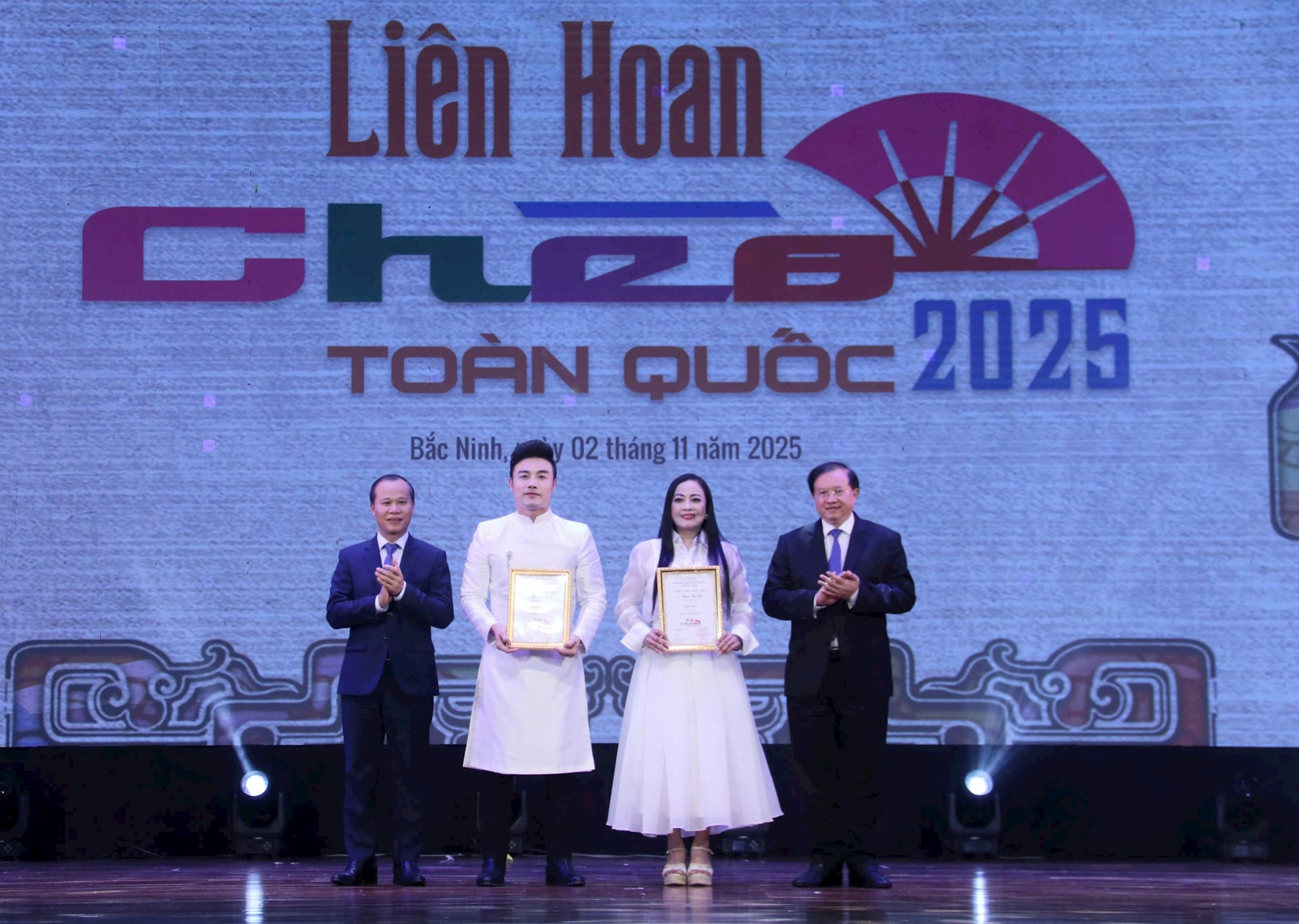 Liên hoan Chèo toàn quốc 2025: Hai NSƯT Quốc Phòng và Quỳnh Mai đạt giải Xuất sắc   - ảnh 4