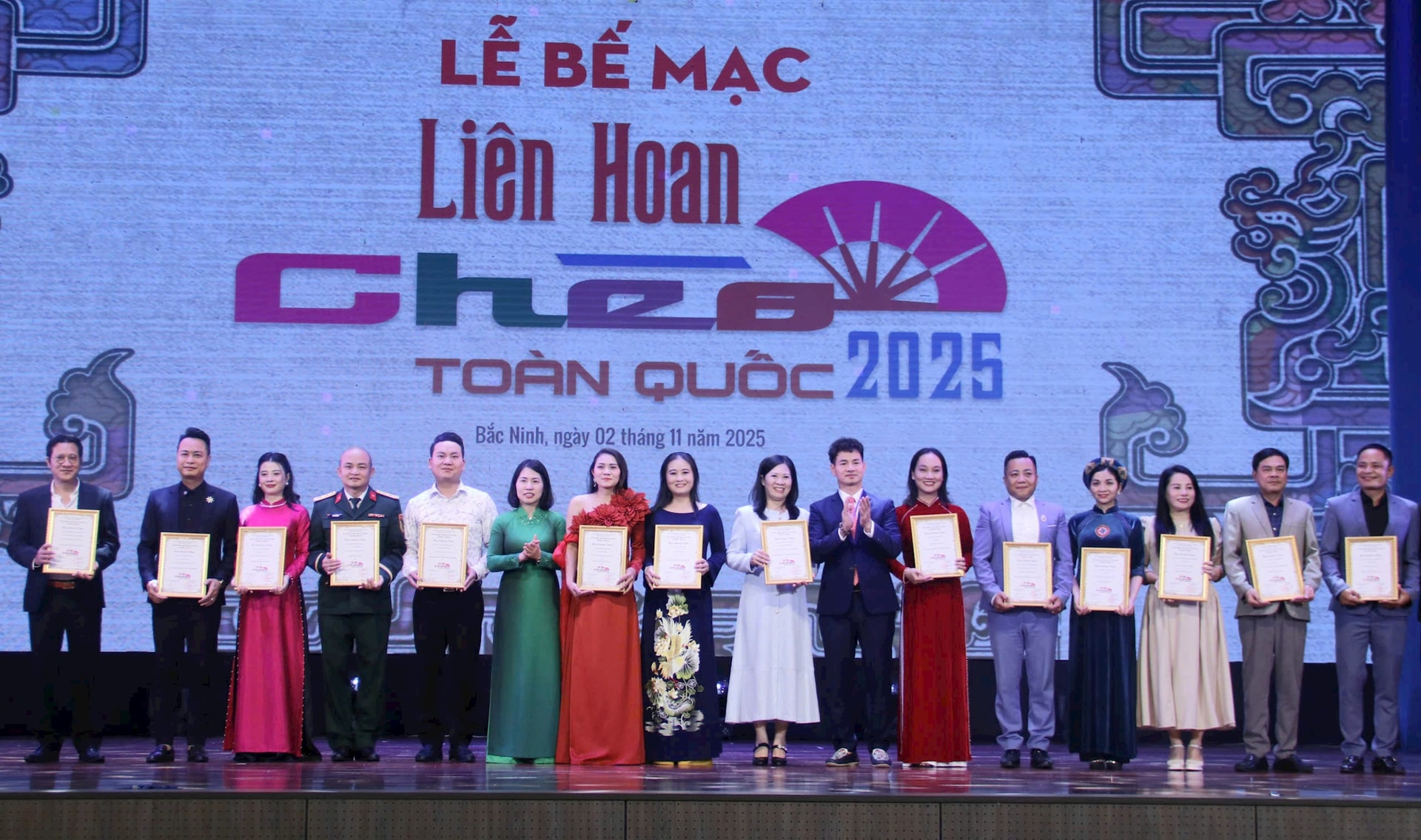 Liên hoan Chèo toàn quốc 2025: Hai NSƯT Quốc Phòng và Quỳnh Mai đạt giải Xuất sắc   - ảnh 1