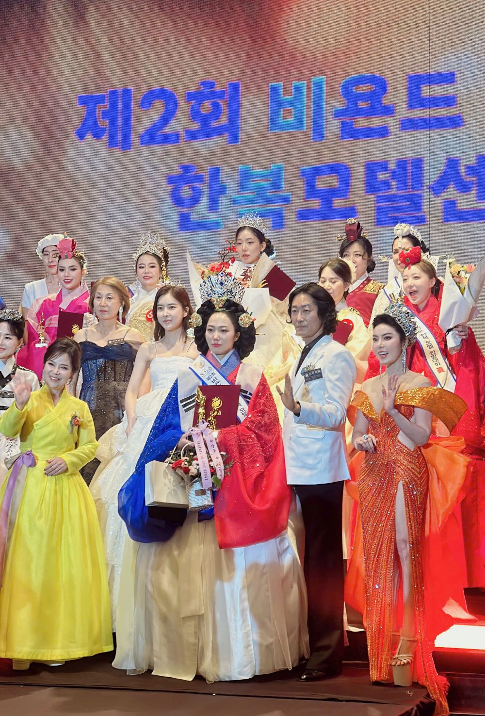 Lê Thị Thúy Vân đăng quang Hoa hậu Doanh nhân Di sản Quốc tế 2025 - ảnh 3