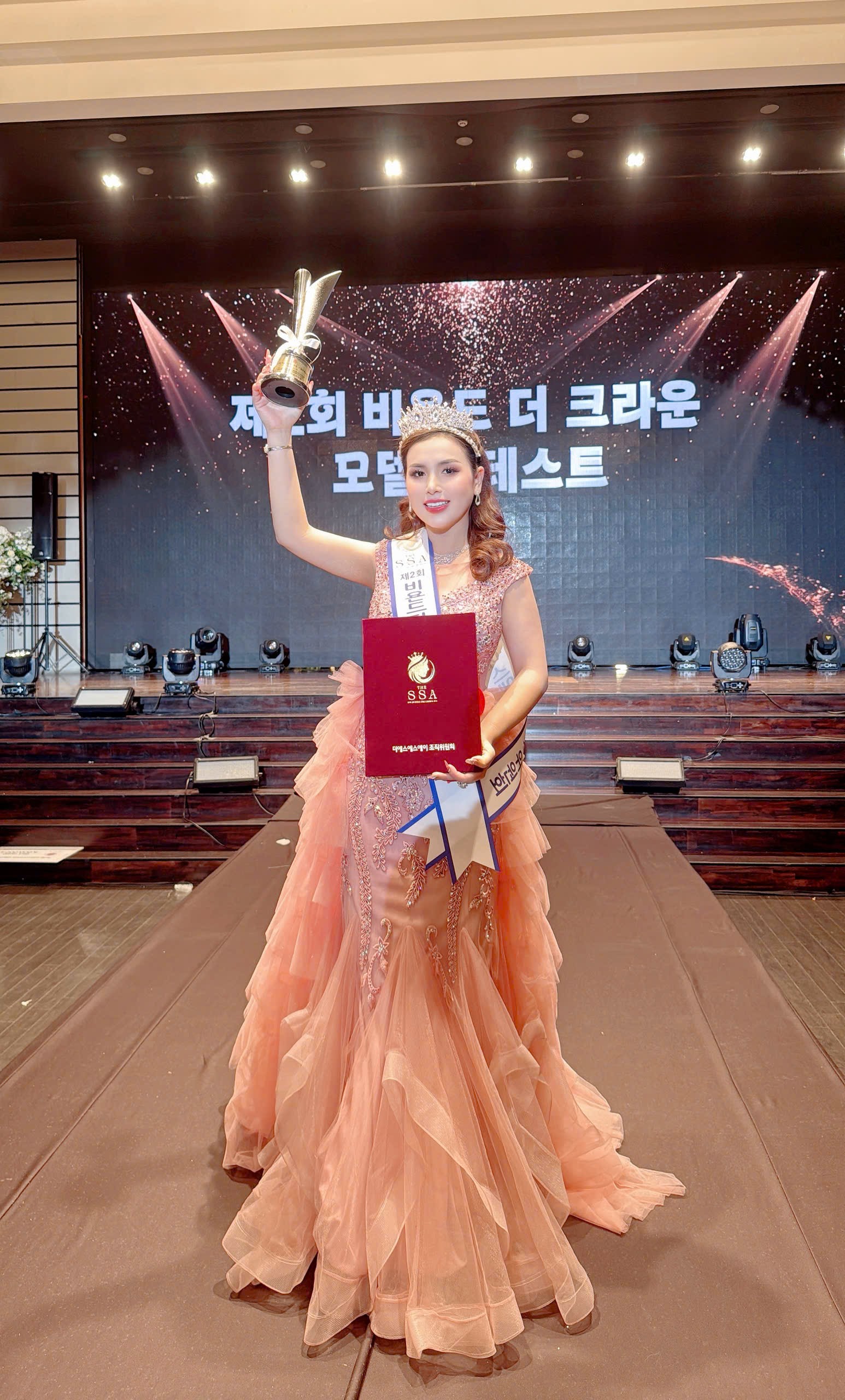 Hoa hậu Vũ Thị Ánh Linh - Bản lĩnh doanh nhân Việt - ảnh 1