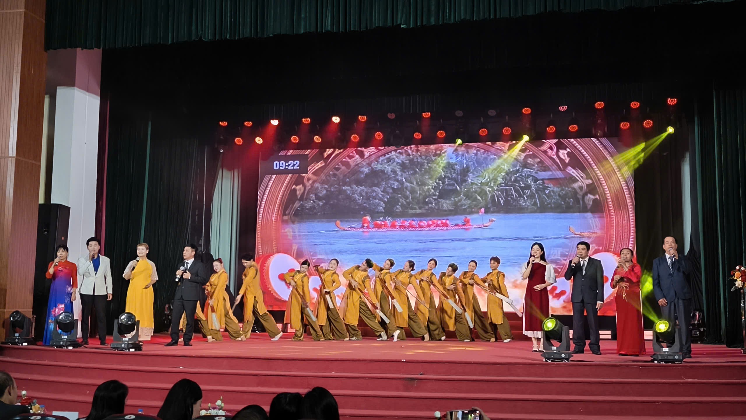 Lan tỏa phong trào thôn, tổ dân phố văn hóa tiêu biểu - ảnh 7