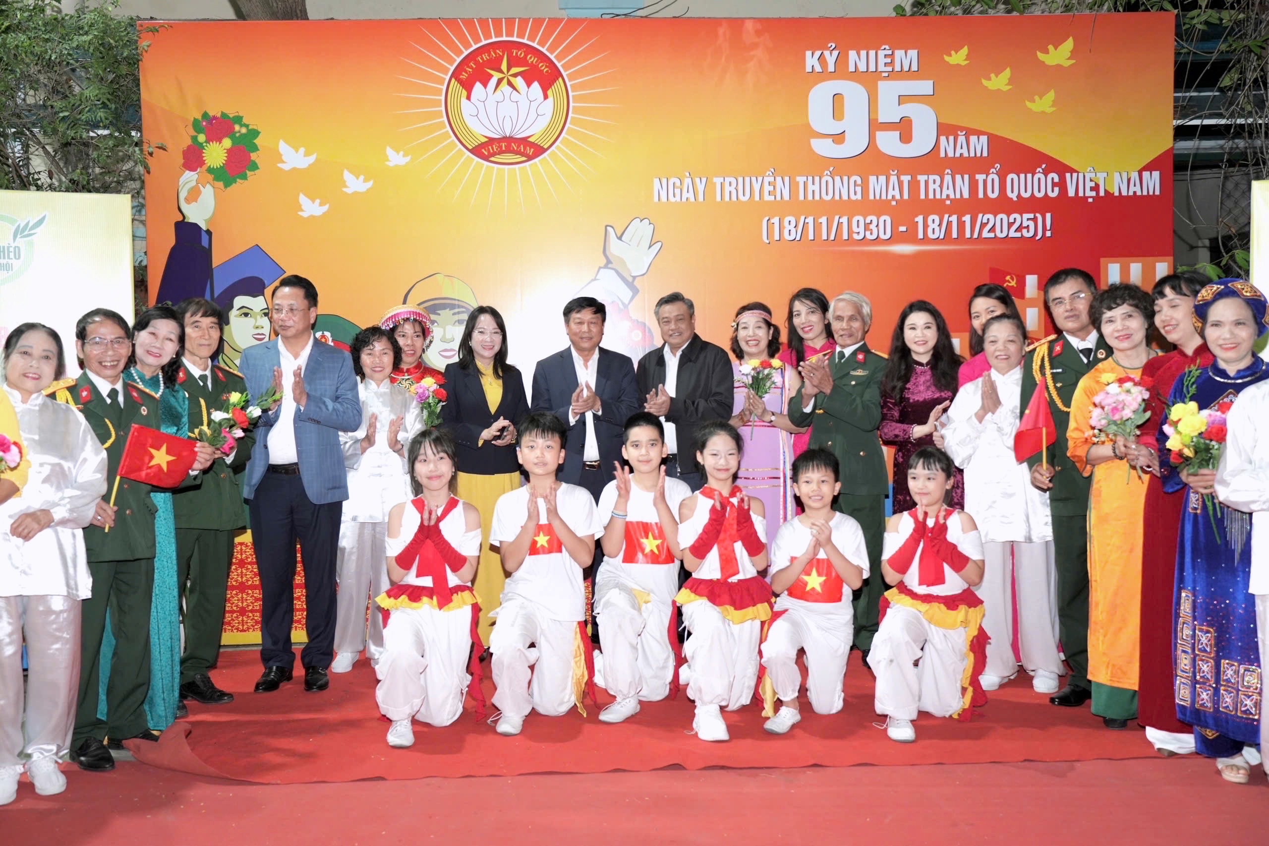 Ngày hội Đại đoàn kết phường Hai Bà Trưng: Lan tỏa tinh thần “tương thân tương ái” trong cộng đồng - ảnh 9