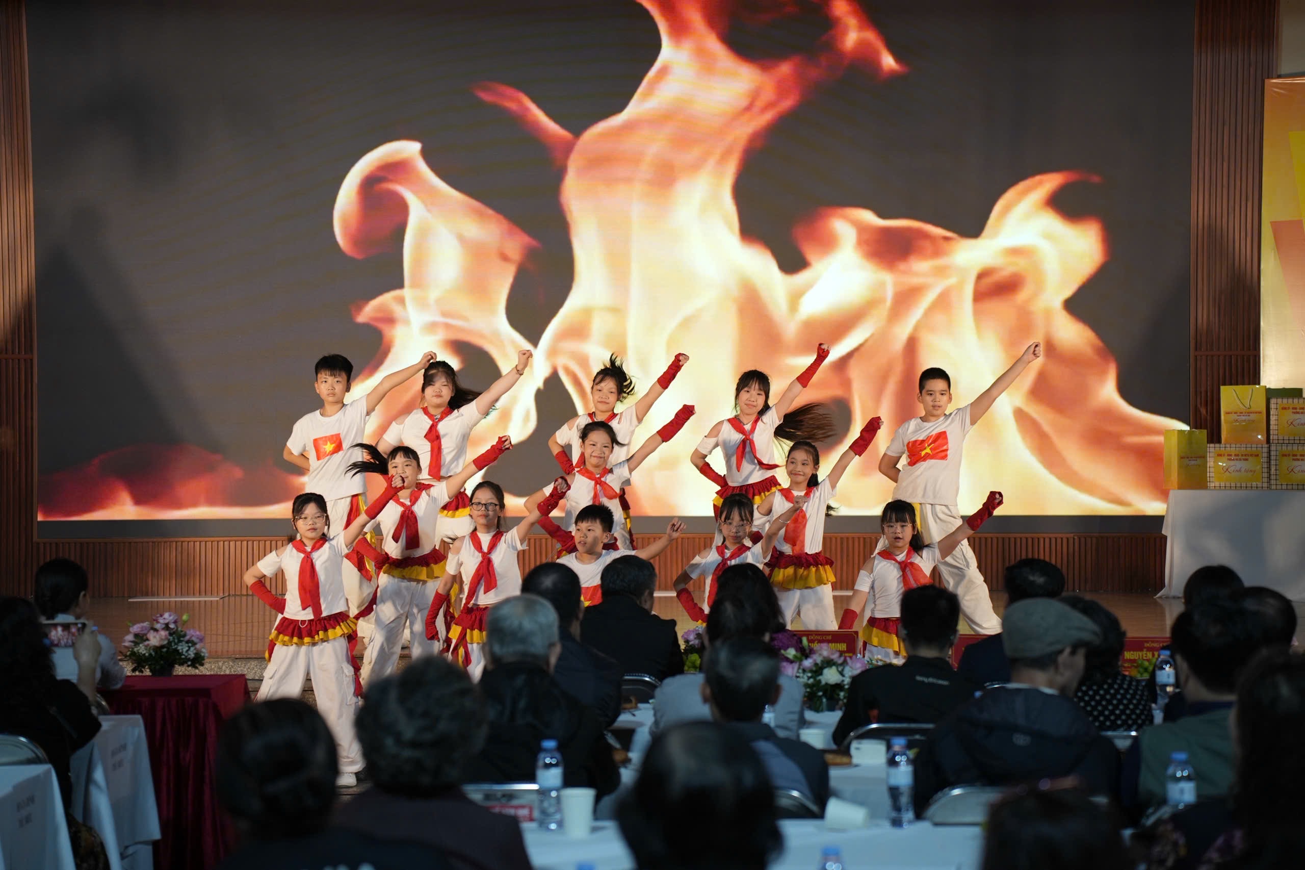 Ngày hội Đại đoàn kết phường Hai Bà Trưng: Lan tỏa tinh thần “tương thân tương ái” trong cộng đồng - ảnh 14
