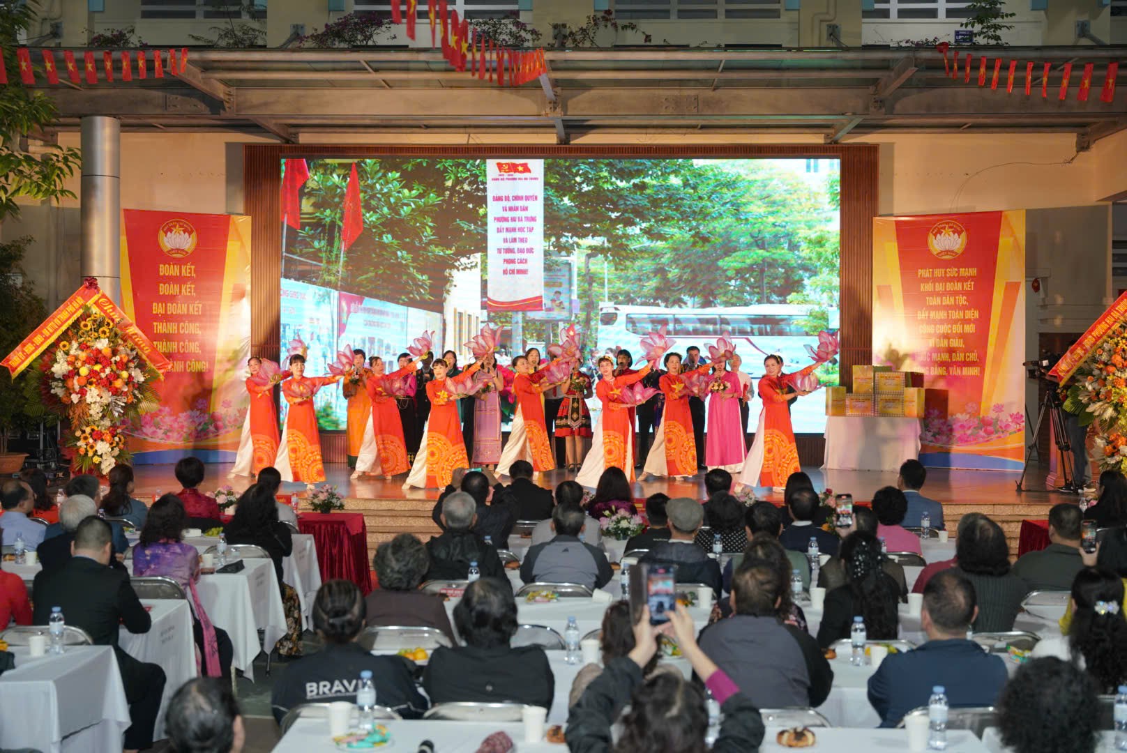 Ngày hội Đại đoàn kết phường Hai Bà Trưng: Lan tỏa tinh thần “tương thân tương ái” trong cộng đồng - ảnh 15