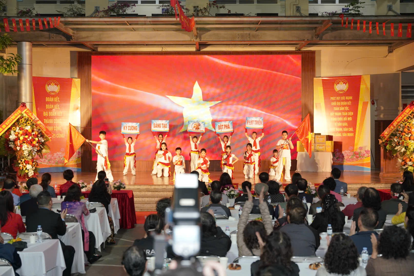 Ngày hội Đại đoàn kết phường Hai Bà Trưng: Lan tỏa tinh thần “tương thân tương ái” trong cộng đồng - ảnh 10