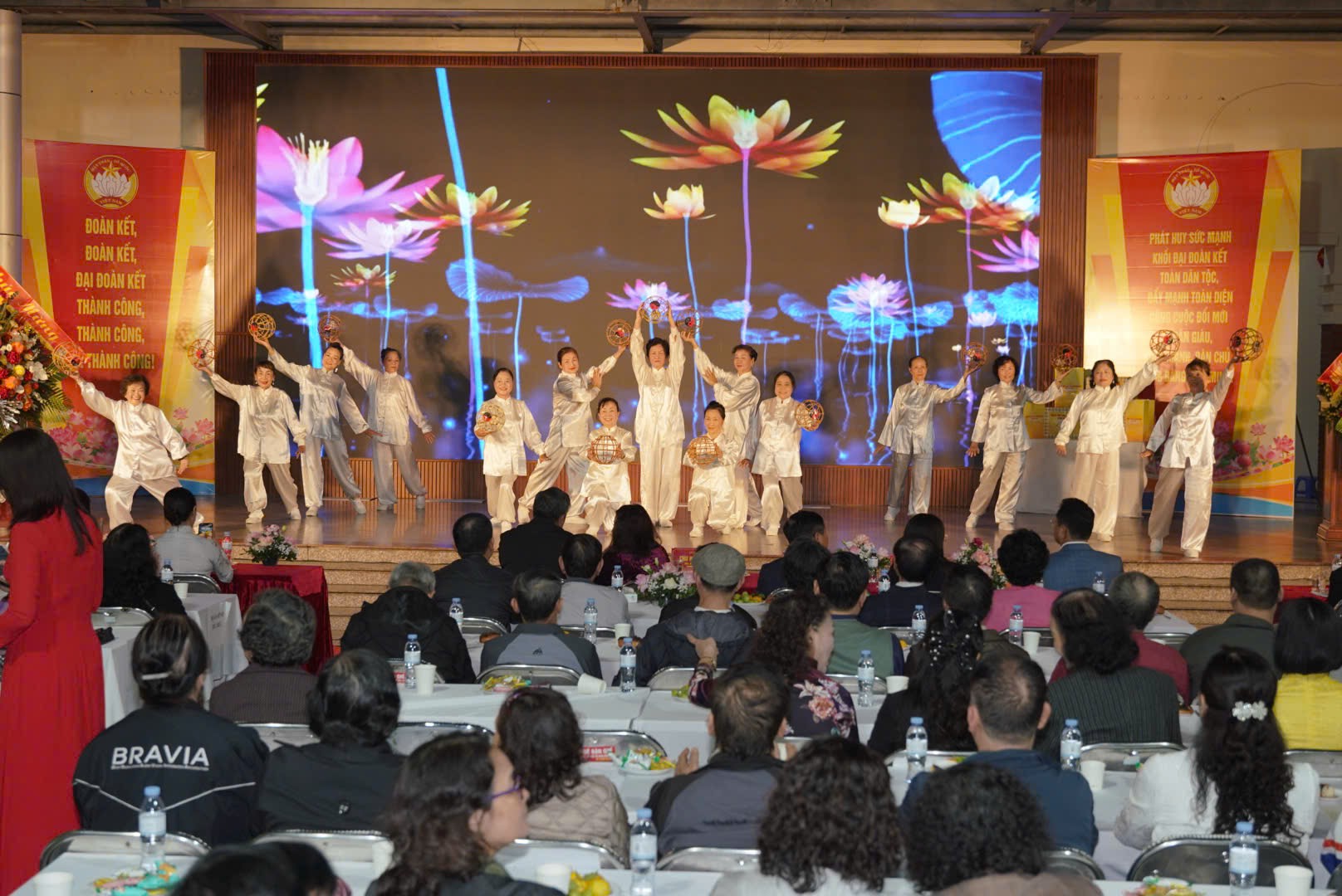 Ngày hội Đại đoàn kết phường Hai Bà Trưng: Lan tỏa tinh thần “tương thân tương ái” trong cộng đồng - ảnh 13