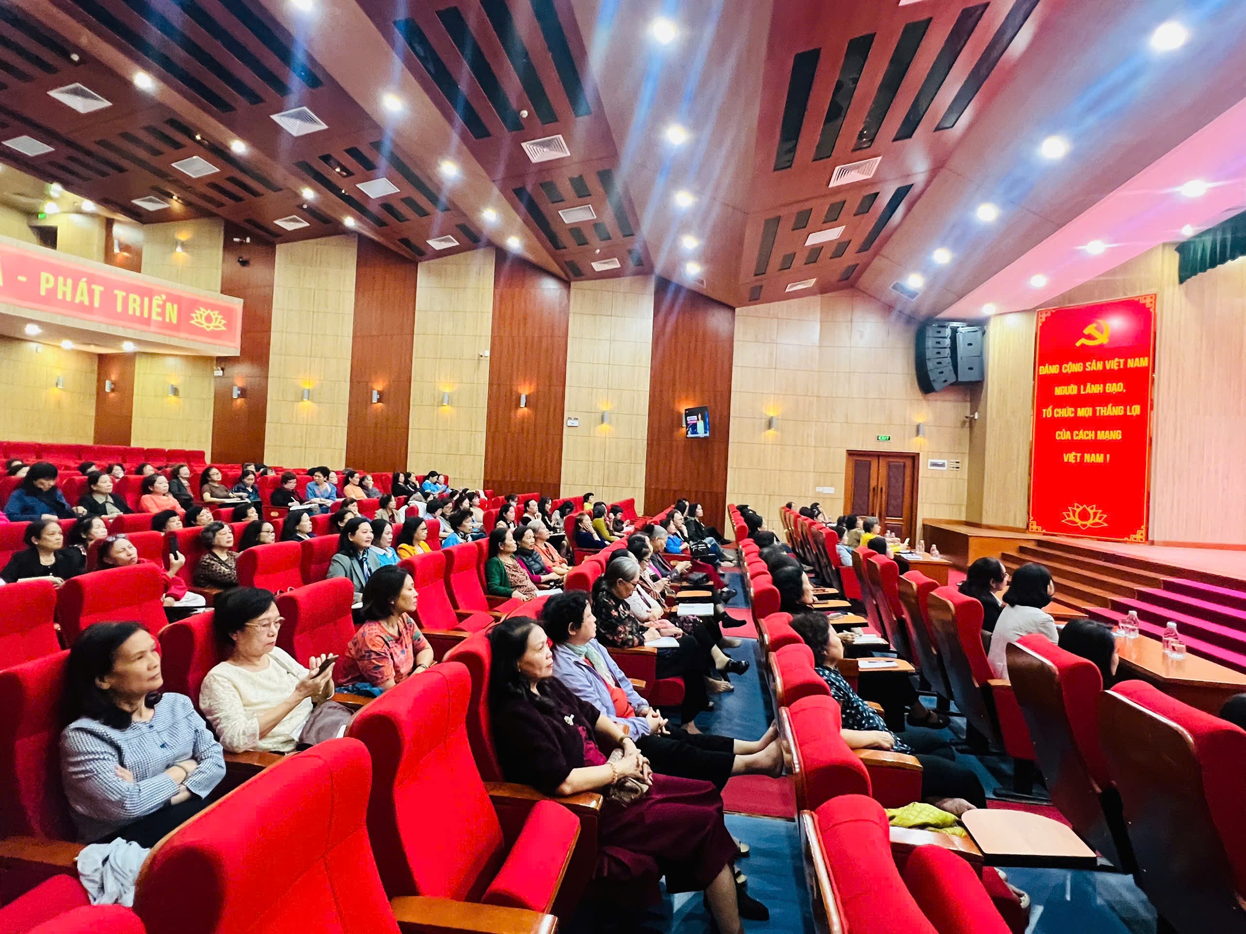 Tuyên truyền, hướng dẫn kỹ năng chuyển đổi số, ứng dụng CNTT trong hoạt động Hội Phụ nữ - ảnh 3