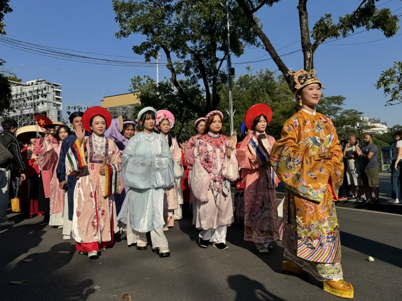 Diễu hành Áo dài Du lịch Hà Nội 2025: Tỏa sáng di sản áo dài Thủ đô - ảnh 4