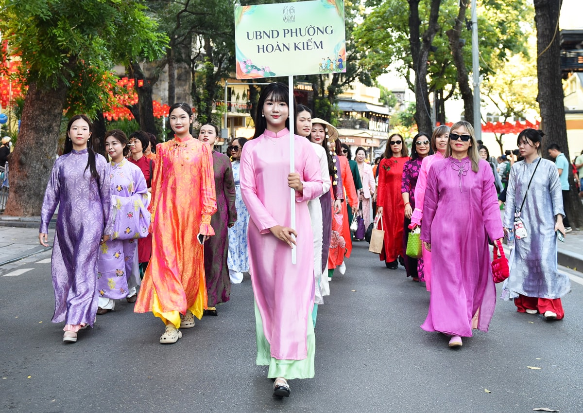 Diễu hành Áo dài Du lịch Hà Nội 2025: Tỏa sáng di sản áo dài Thủ đô - ảnh 2