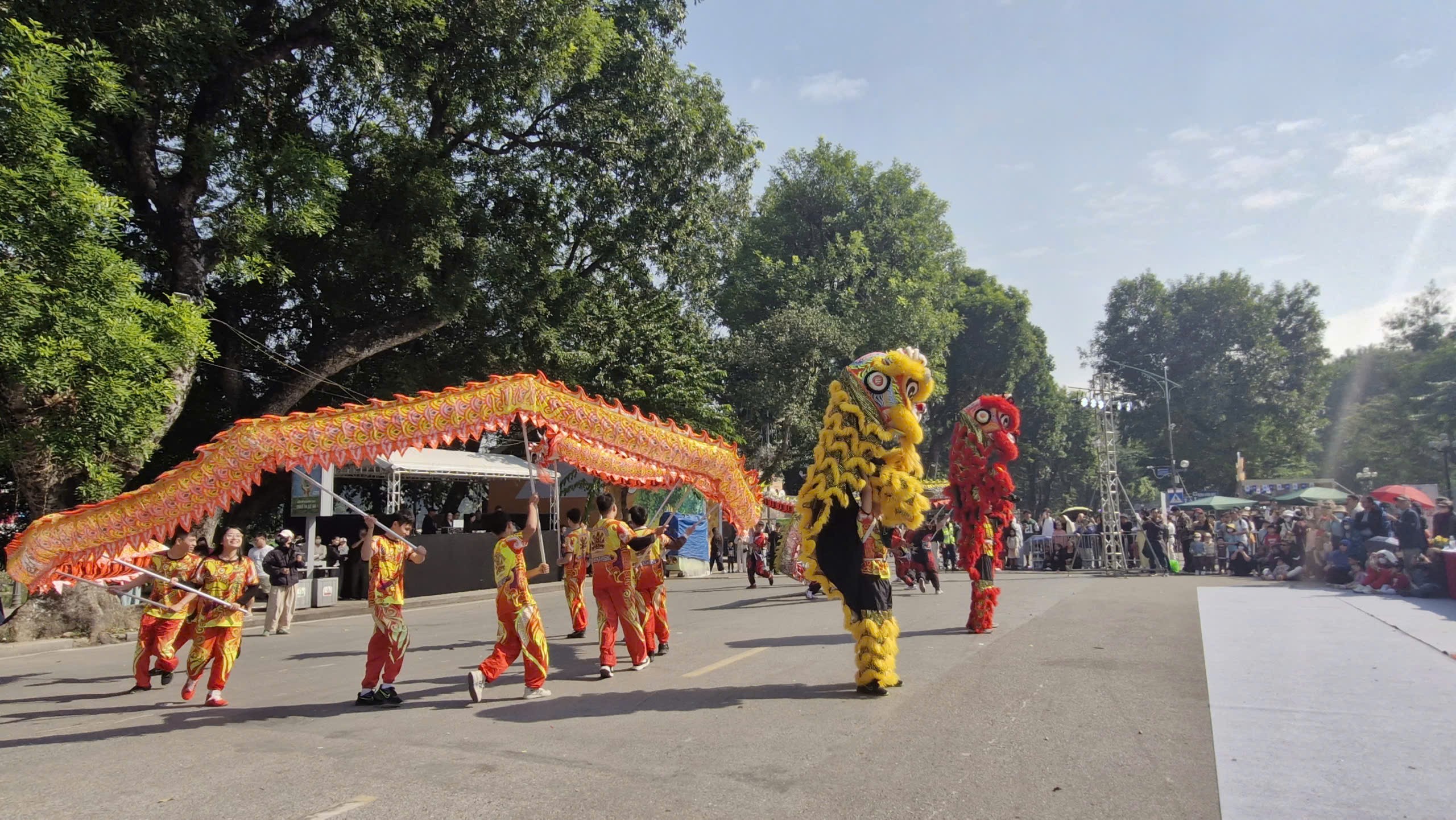 Đồng diễn nghệ thuật “Hà Nội - Miền ký ức”: Ấn tượng Festival Thu Hà Nội - ảnh 1