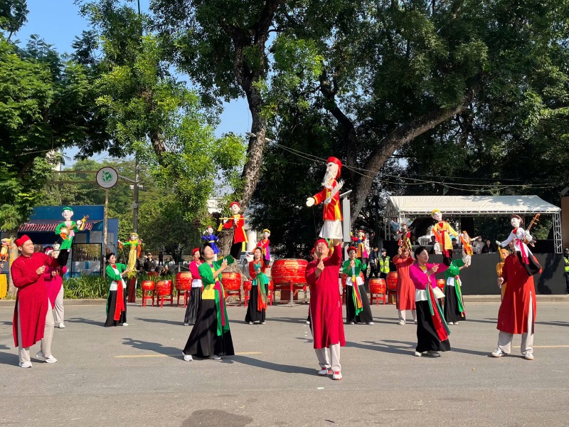 Đồng diễn nghệ thuật “Hà Nội - Miền ký ức”: Ấn tượng Festival Thu Hà Nội - ảnh 5