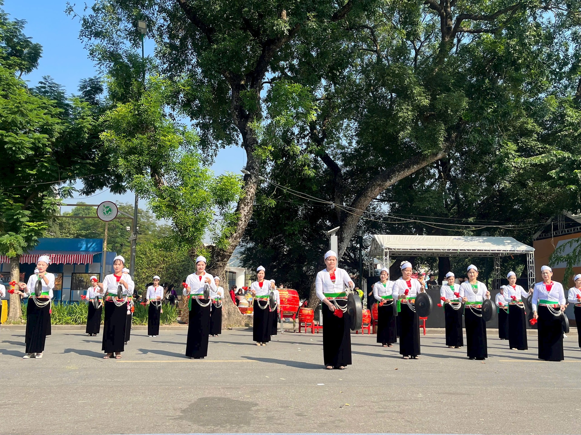 Đồng diễn nghệ thuật “Hà Nội - Miền ký ức”: Ấn tượng Festival Thu Hà Nội - ảnh 3