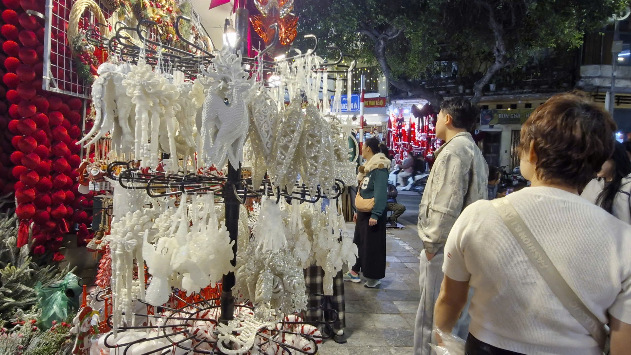 Phố Hàng Mã rực rỡ đón Giáng sinh - ảnh 7