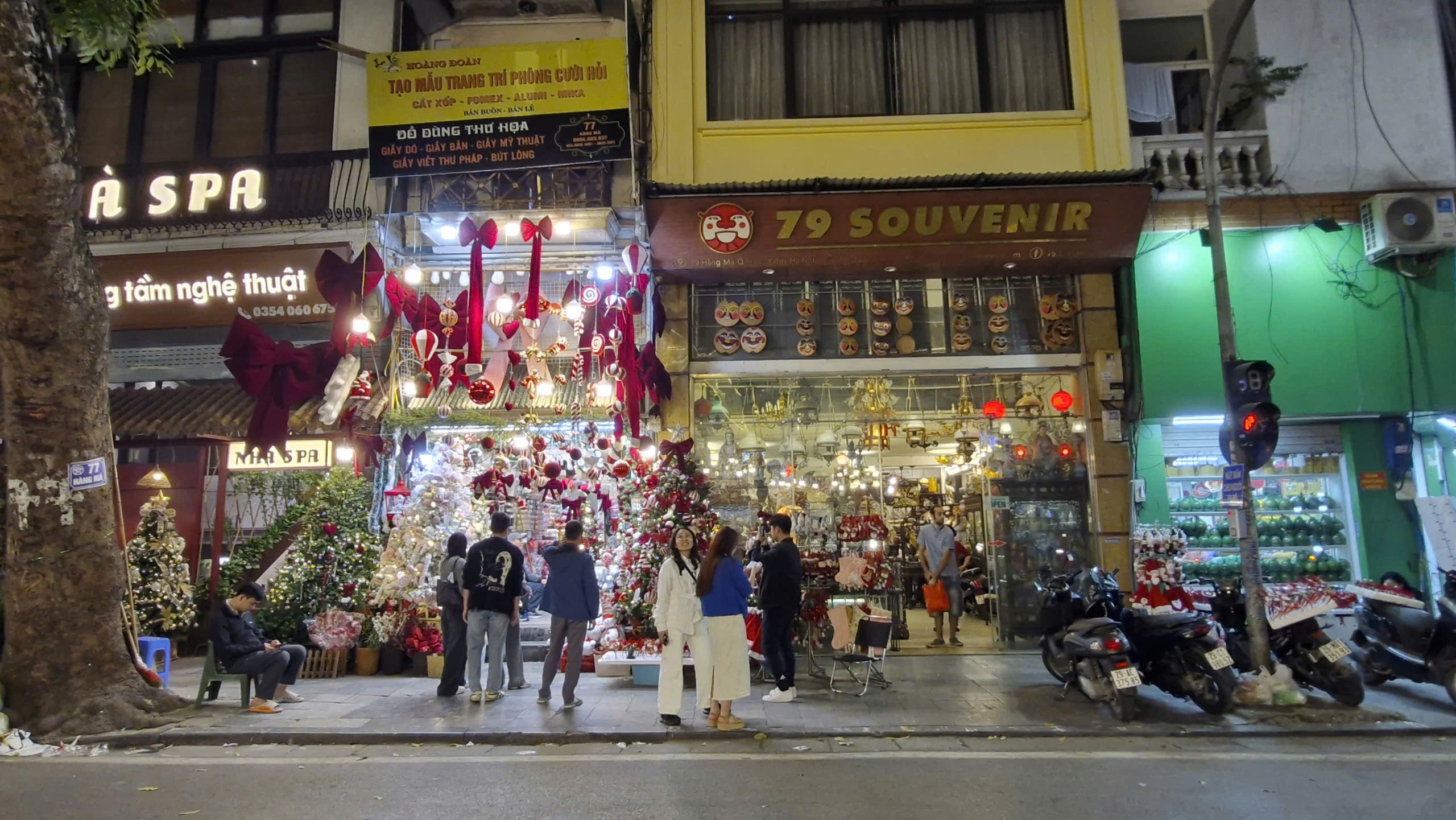 Phố Hàng Mã rực rỡ đón Giáng sinh - ảnh 10