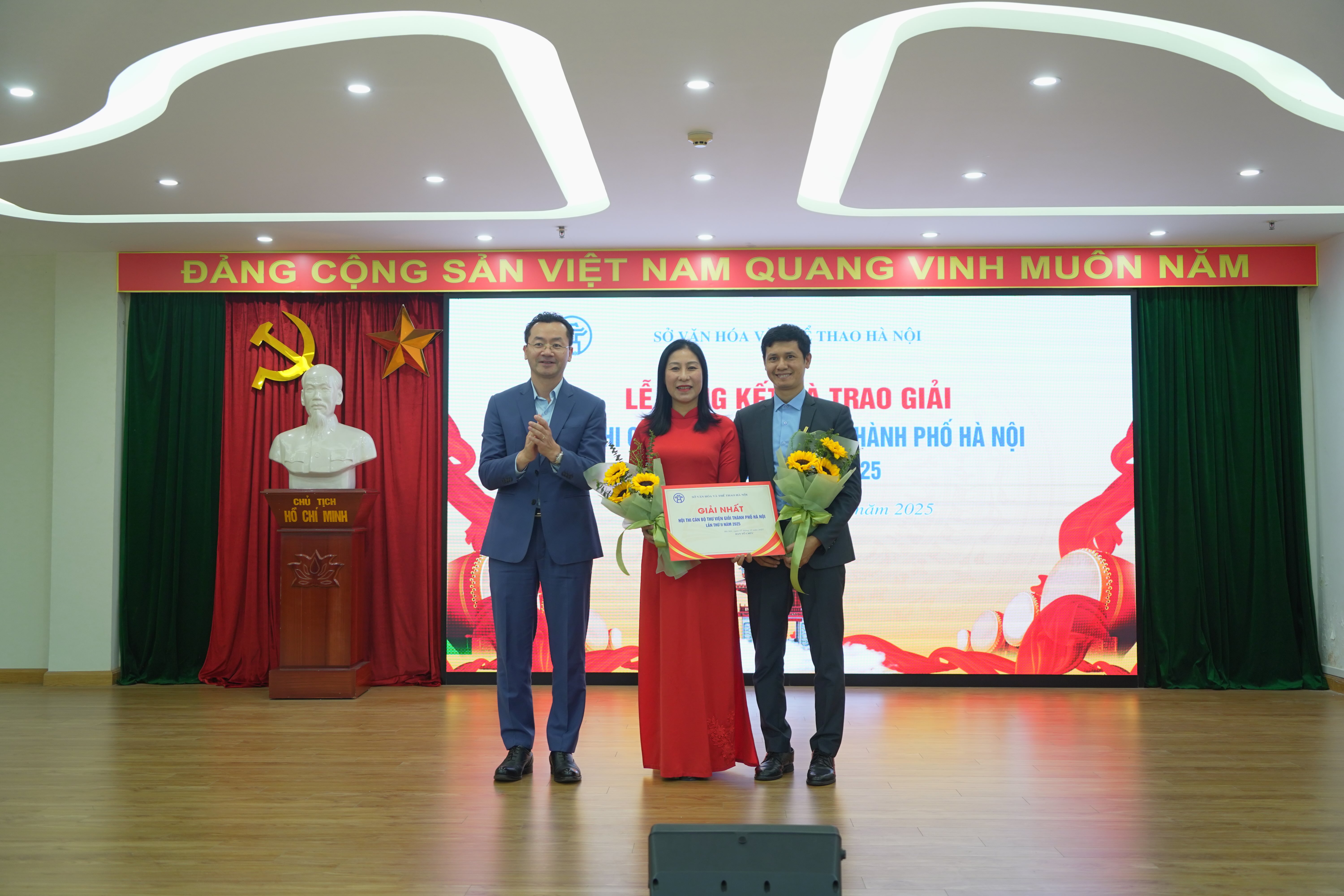 Trao giải Hội thi Cán bộ thư viện giỏi thành phố Hà Nội lần thứ II năm 2025 - ảnh 3