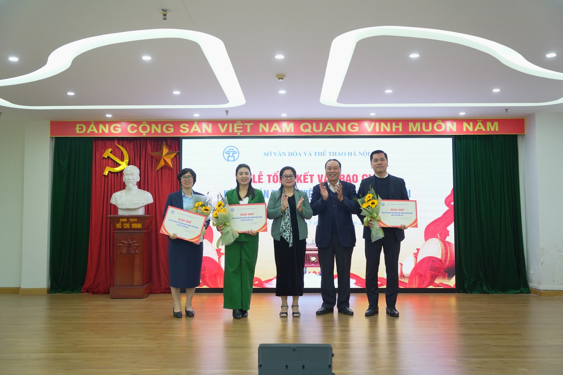 Trao giải Hội thi Cán bộ thư viện giỏi thành phố Hà Nội lần thứ II năm 2025 - ảnh 4