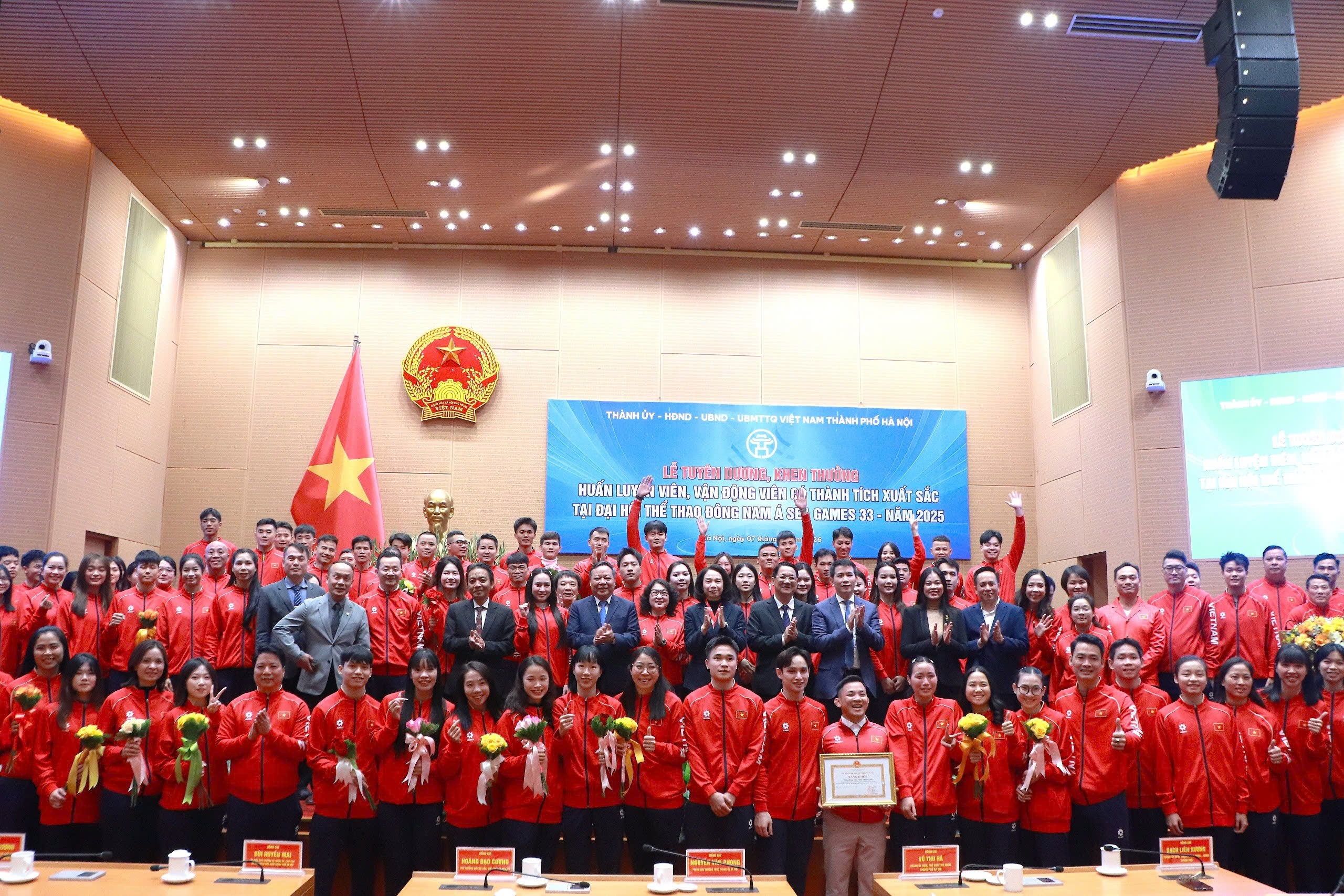 Tuyên dương khen thưởng HLV, VĐV Hà Nội đạt thành tích cao tại SEA Games 33 - ảnh 1