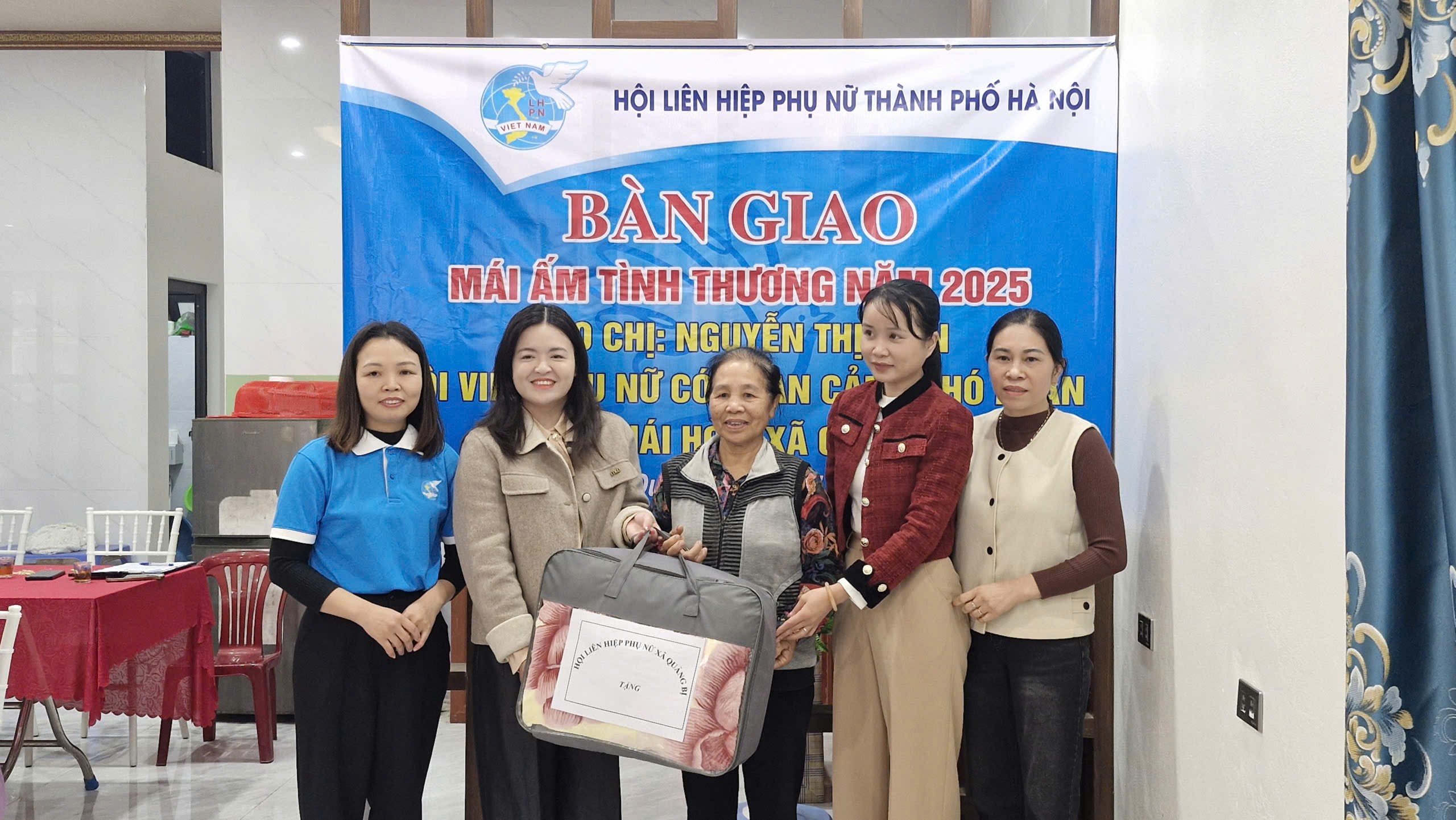 Hội LHPN Hà Nội: Hỗ trợ kinh phí xây “Mái ấm tình thương” cho hội viên có hoàn cảnh khó khăn - ảnh 2