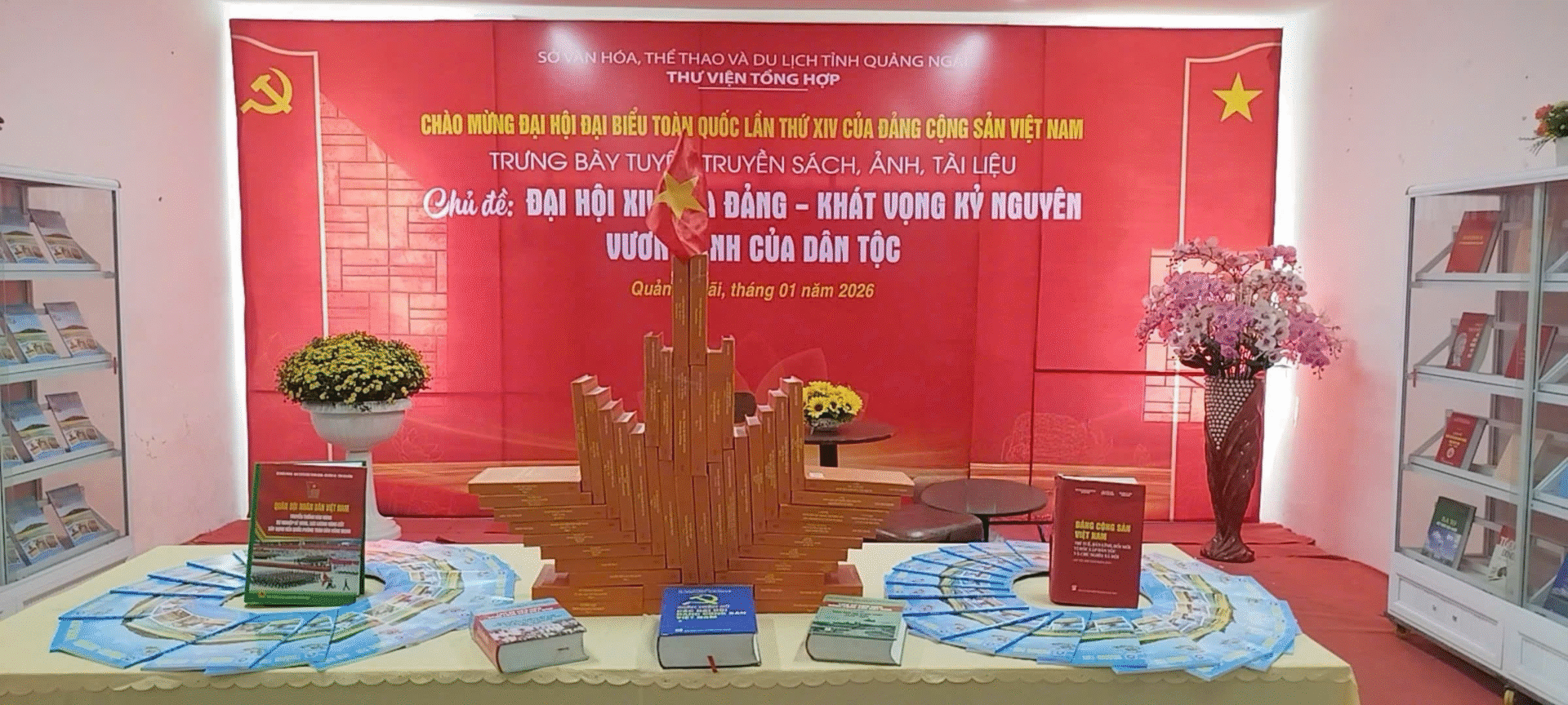 Quảng Ngãi trưng bày gần 2.000 ấn phẩm chào mừng Đại hội XIV của Đảng - ảnh 1