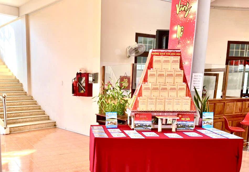 Quảng Ngãi trưng bày gần 2.000 ấn phẩm chào mừng Đại hội XIV của Đảng - ảnh 2