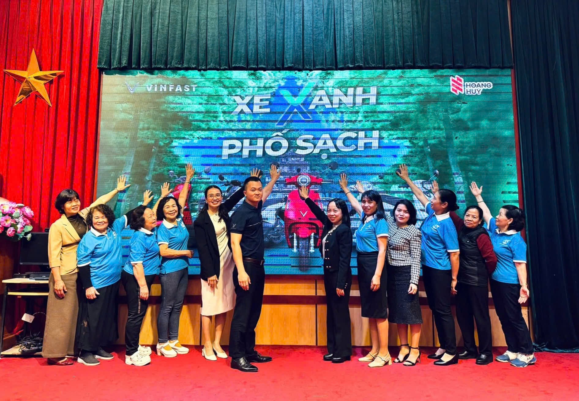 Phụ nữ phường Hai Bà Trưng ra mắt mô hình thi đua tham gia khắc phục 5 điểm nghẽn - ảnh 1