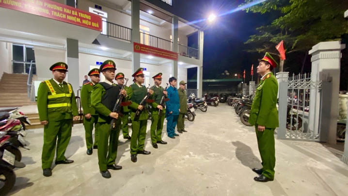 Công an phường Hai Bà Trưng siết chặt an ninh phục vụ Đại hội XIV của Đảng - ảnh 1