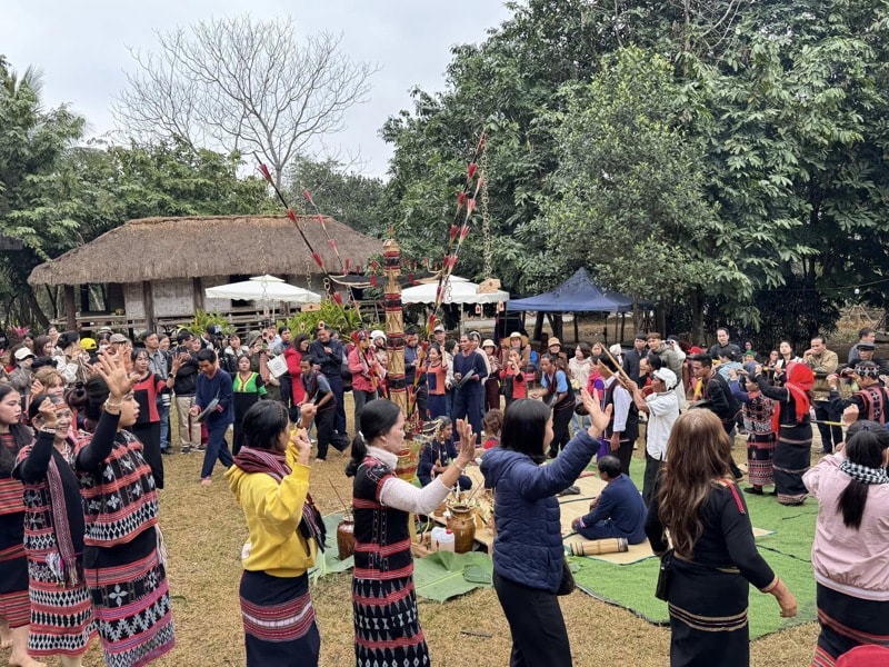 Sắc xuân trên mọi miền Tổ quốc: Tôn vinh giá trị văn hóa truyền thống  - ảnh 1