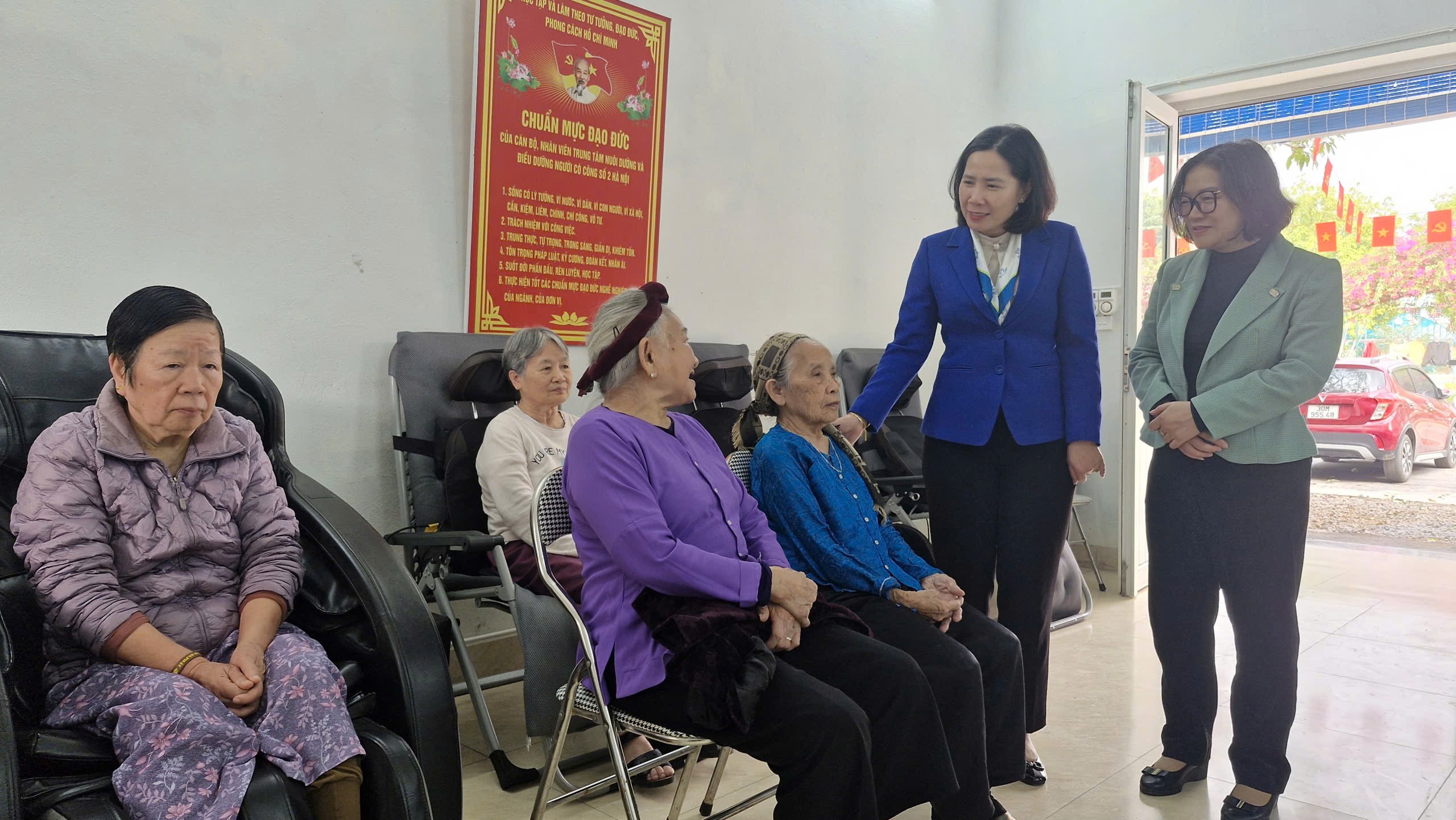 Hội LHPN Hà Nội thăm hỏi, tặng quà Tết tri ân người có công nhân dịp Tết Bính Ngọ 2026 - ảnh 2