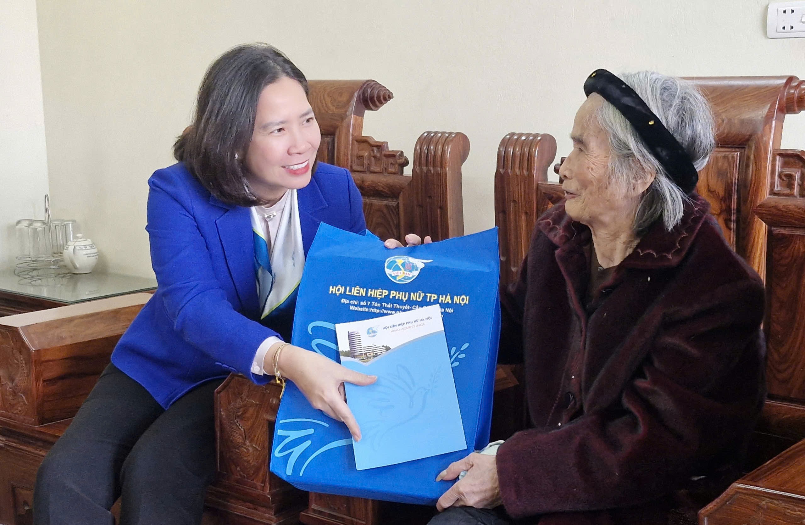 Hội LHPN Hà Nội thăm hỏi, tặng quà Tết tri ân người có công nhân dịp Tết Bính Ngọ 2026 - ảnh 4