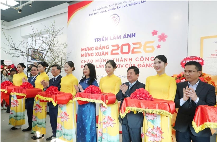 Triển lãm ảnh 'Mừng Đảng, mừng xuân và chào mừng thành công Đại hội lần thứ XIV của Đảng' - ảnh 1