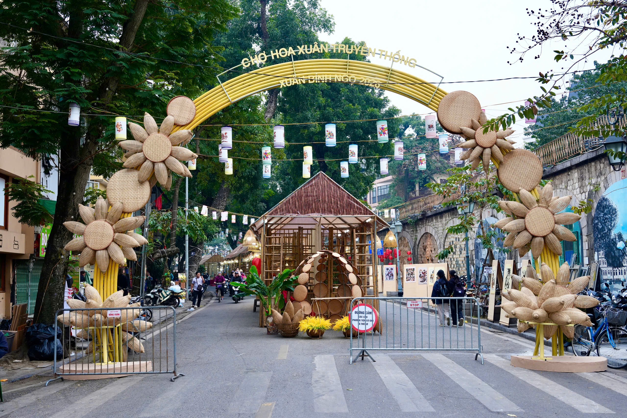 Độc đáo Chợ hoa Xuân Phố cổ 2026 đón Tết Bính Ngọ - ảnh 1