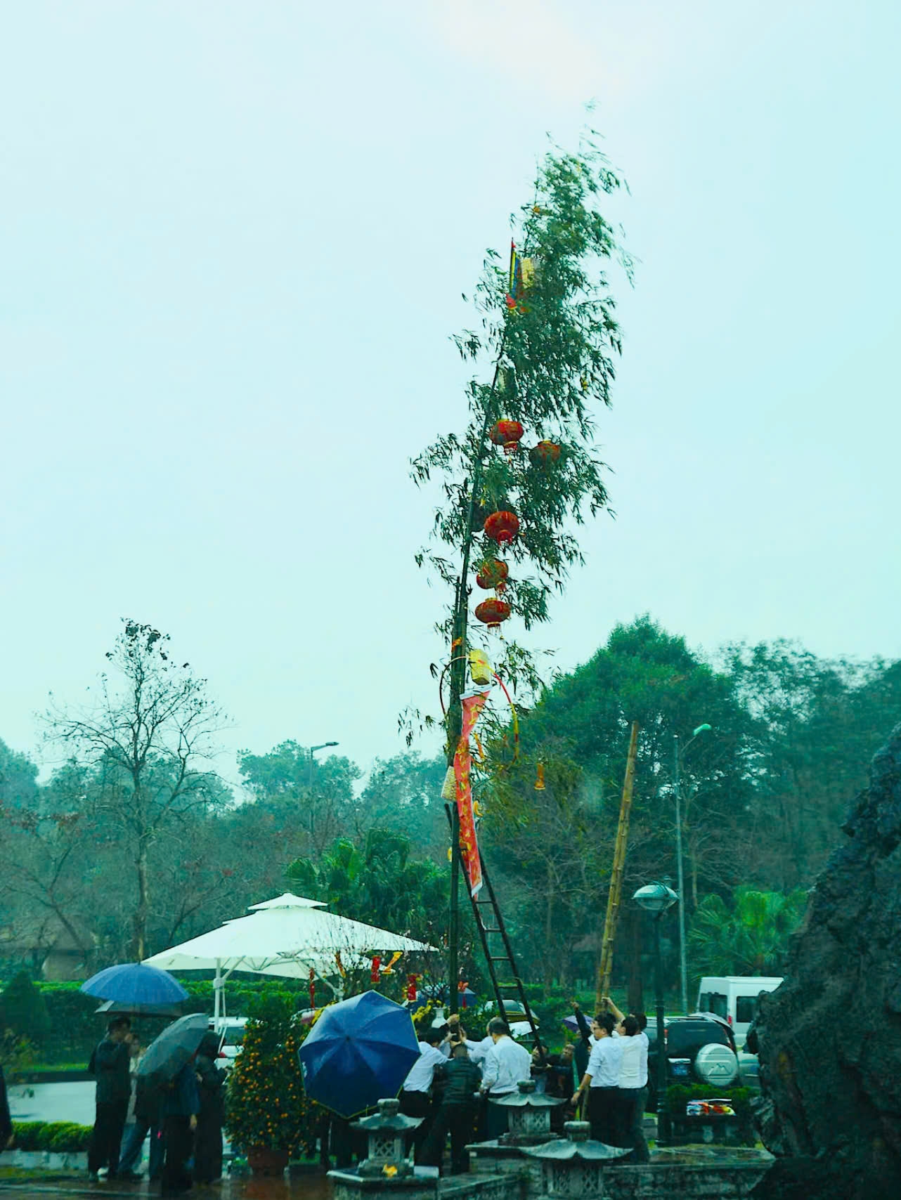 Lễ dựng cây nêu ngày Tết tại Làng văn hóa các dân tộc Việt Nam  - ảnh 1